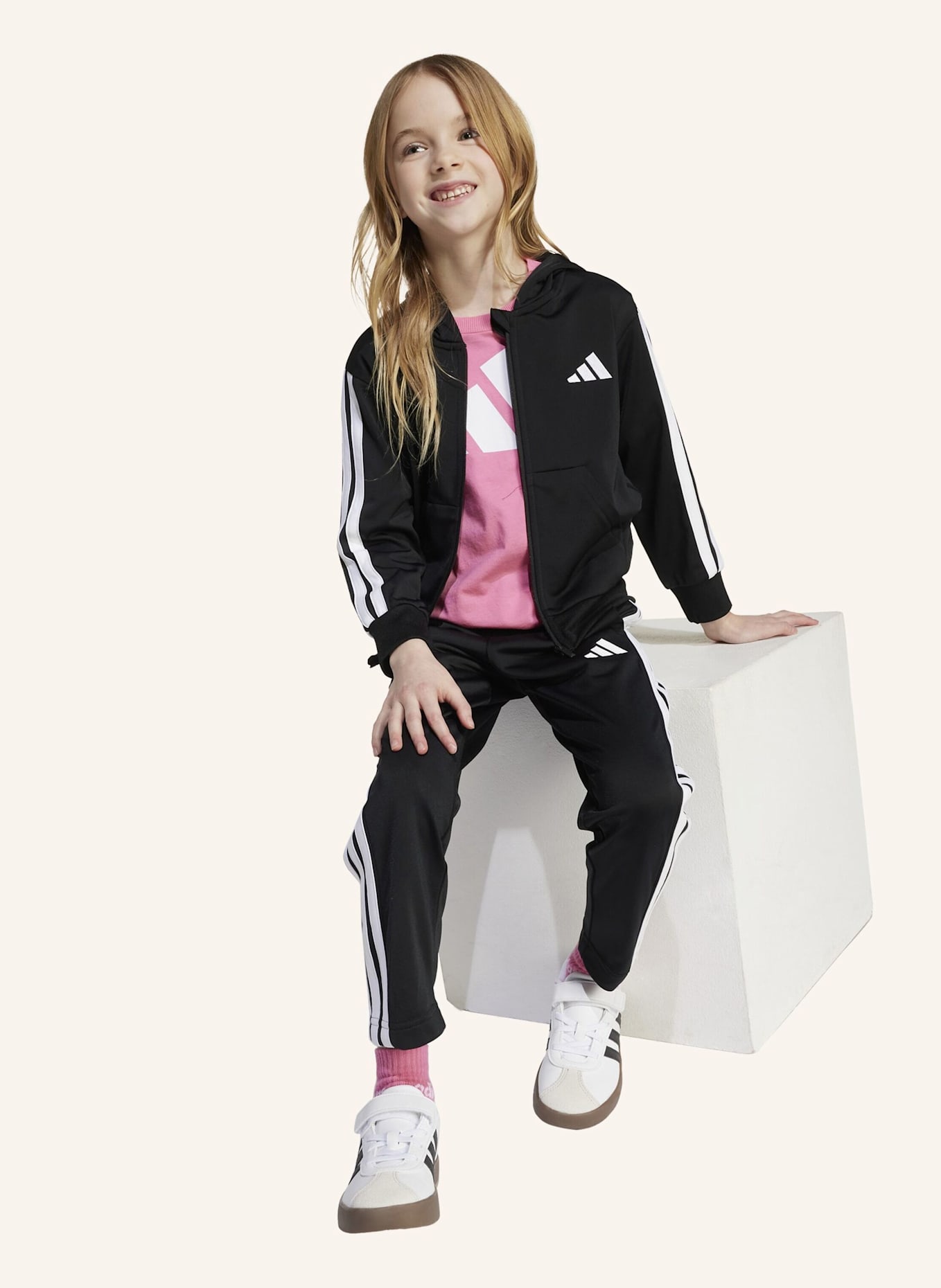adidas ESSENTIALS TRAININGSANZUG KINDER: SCHWARZ/ WEISS