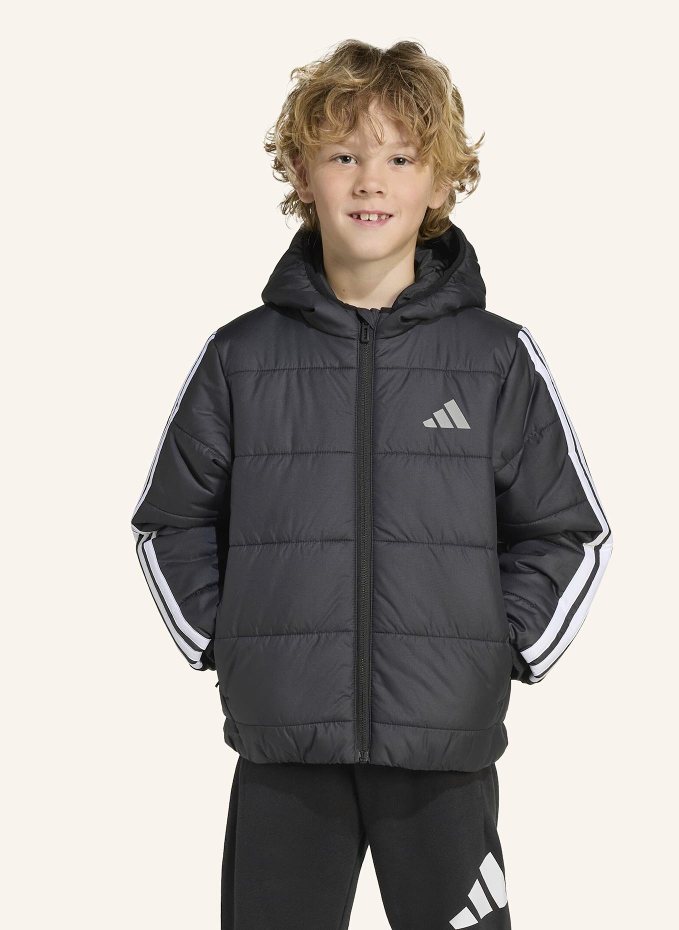 adidas ESSENTIALS 3-STREIFEN GEFÜTTERTE KINDERJACKE: SCHWARZ/ WEISS