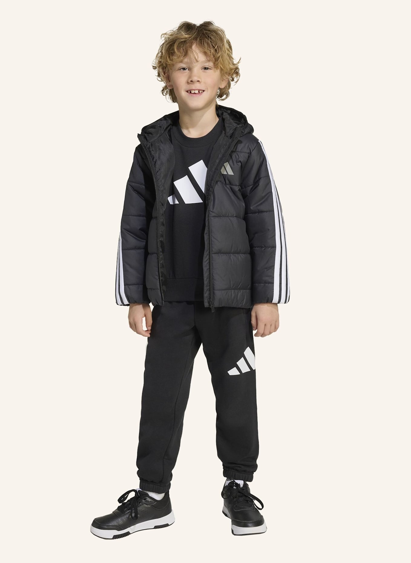 adidas ESSENTIALS 3-STREIFEN GEFÜTTERTE KINDERJACKE: SCHWARZ/ WEISS