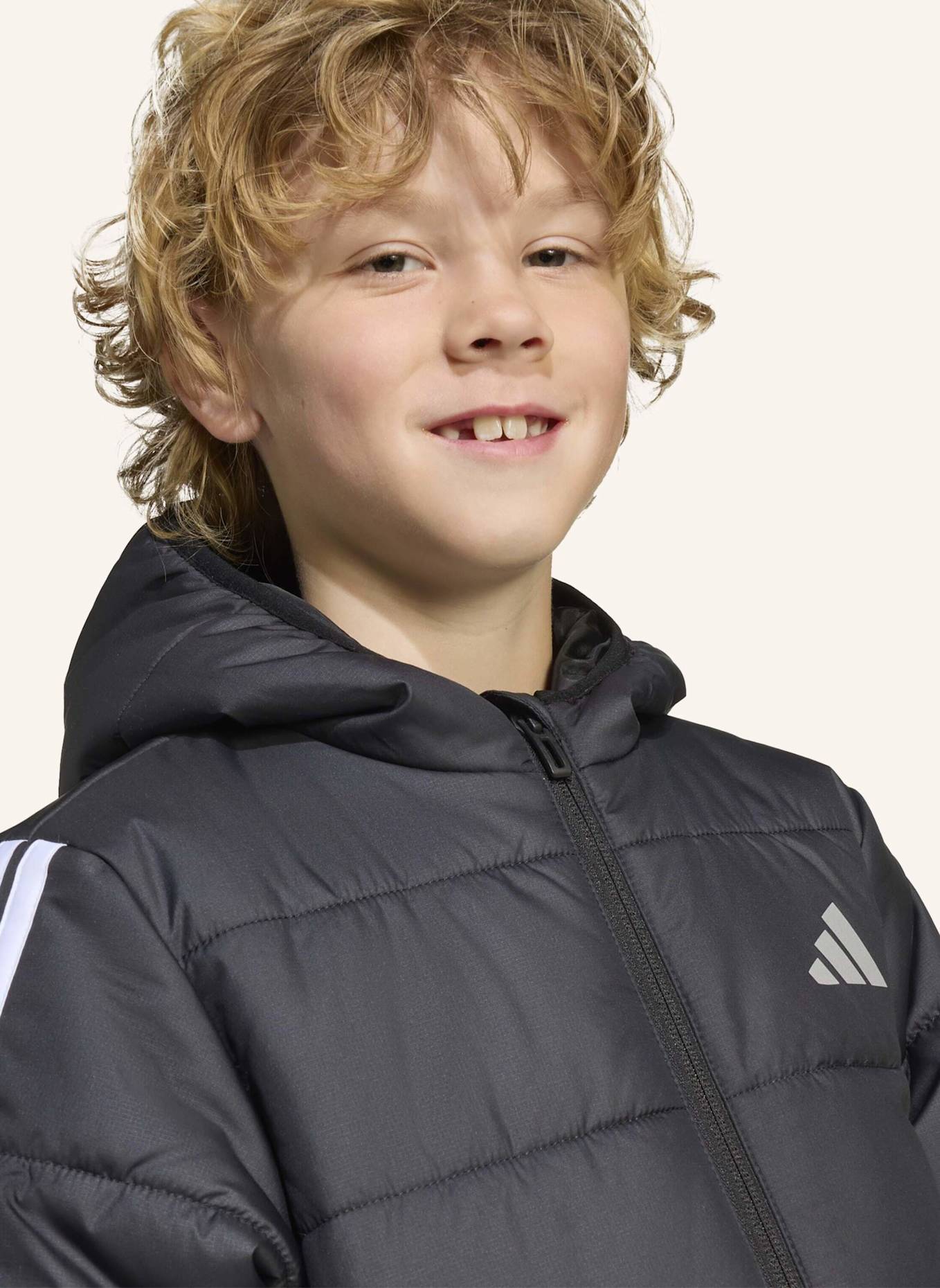 adidas ESSENTIALS 3-STREIFEN GEFÜTTERTE KINDERJACKE: SCHWARZ/ WEISS
