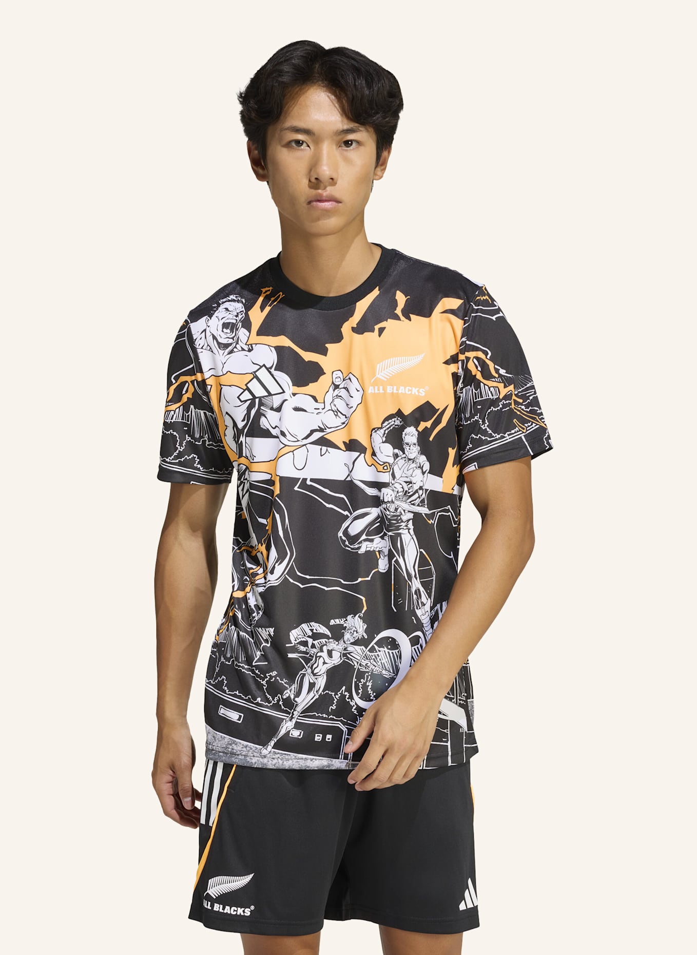 adidas ALL BLACKS MARVEL CAPTAINS RUN JERSEY: SCHWARZ