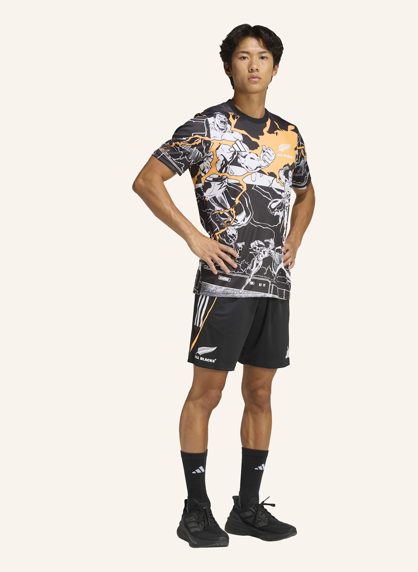 adidas ALL BLACKS MARVEL CAPTAINS RUN JERSEY: SCHWARZ