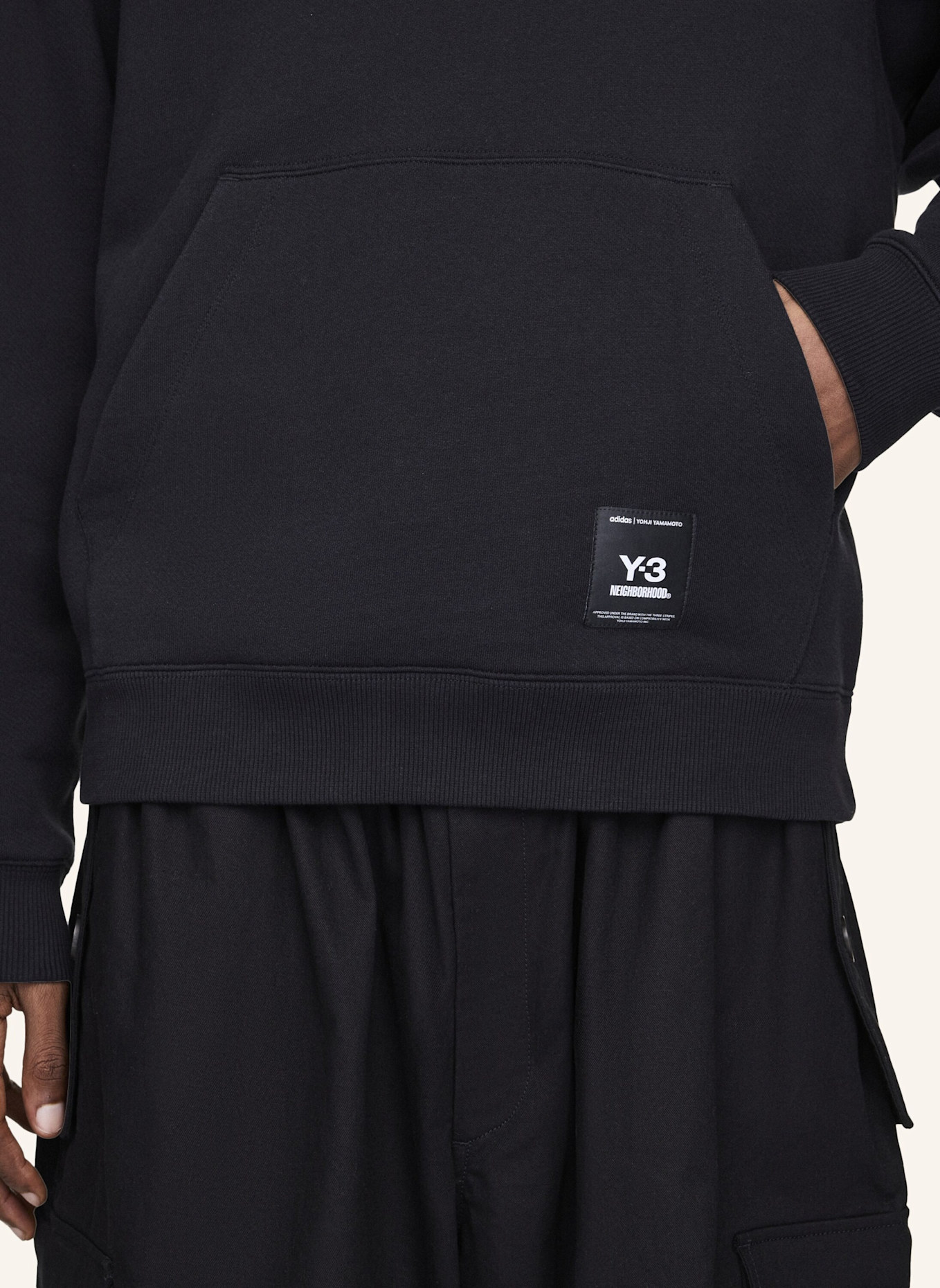 Y-3 Y-3 NBHD GRAFIK HOODIE: SCHWARZ