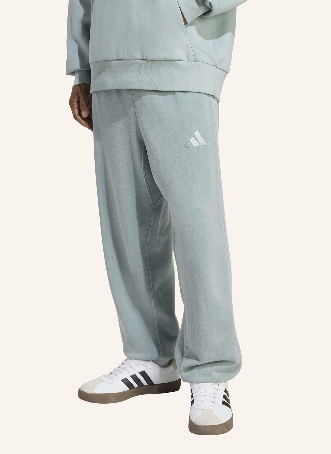 adidas ALL SZN FRENCH TERRY WASHED LOOSE HOSE: GRÜN