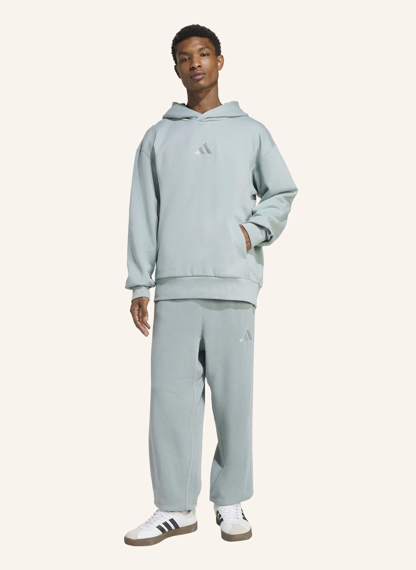 adidas ALL SZN FRENCH TERRY WASHED LOOSE HOSE: GRÜN