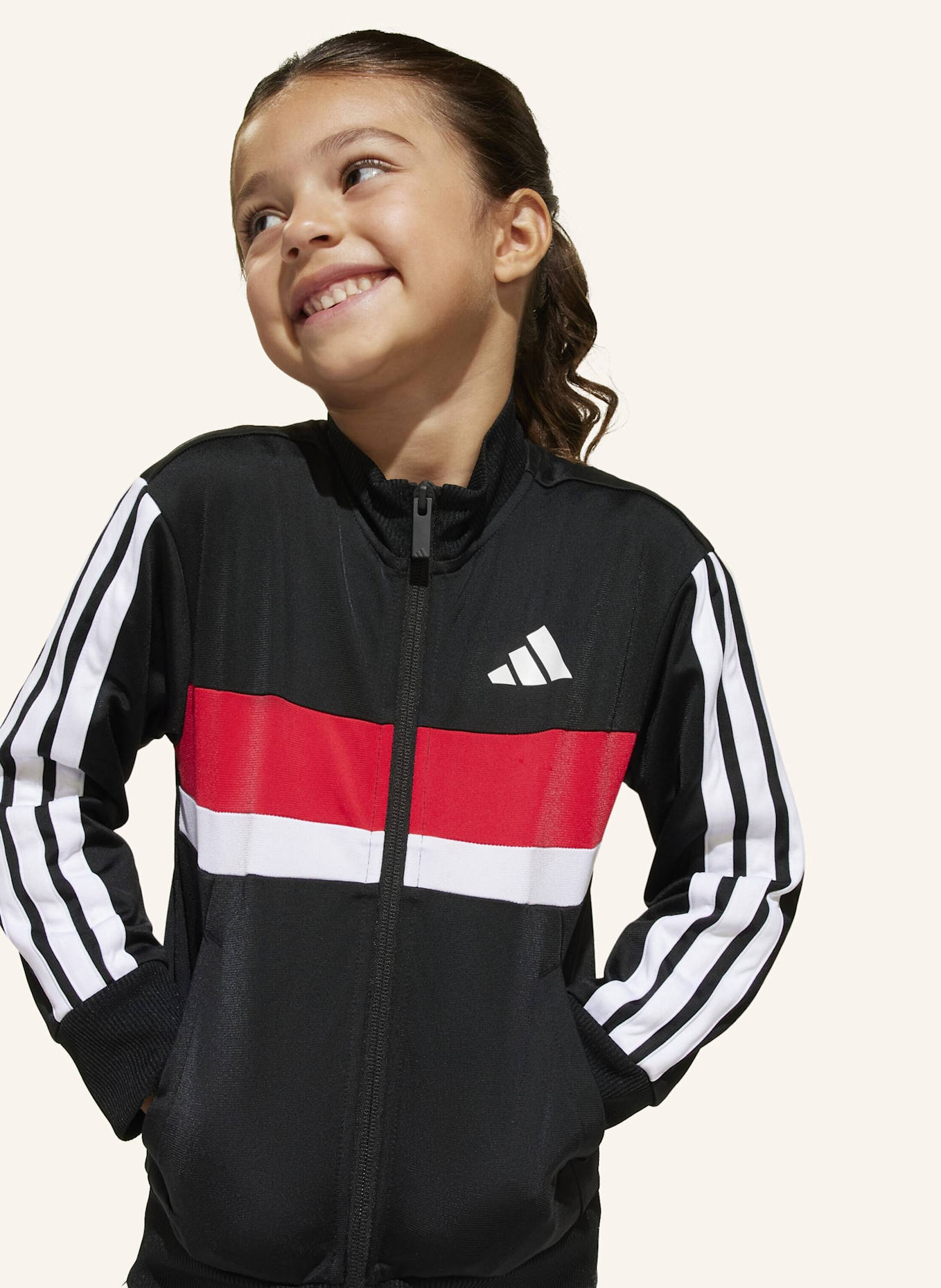 adidas SEASONAL ESSENTIALS TIBERIO 3-STREIFEN TRICOT KIDS TRAININGSANZUG: SCHWARZ/ WEISS/ ROT