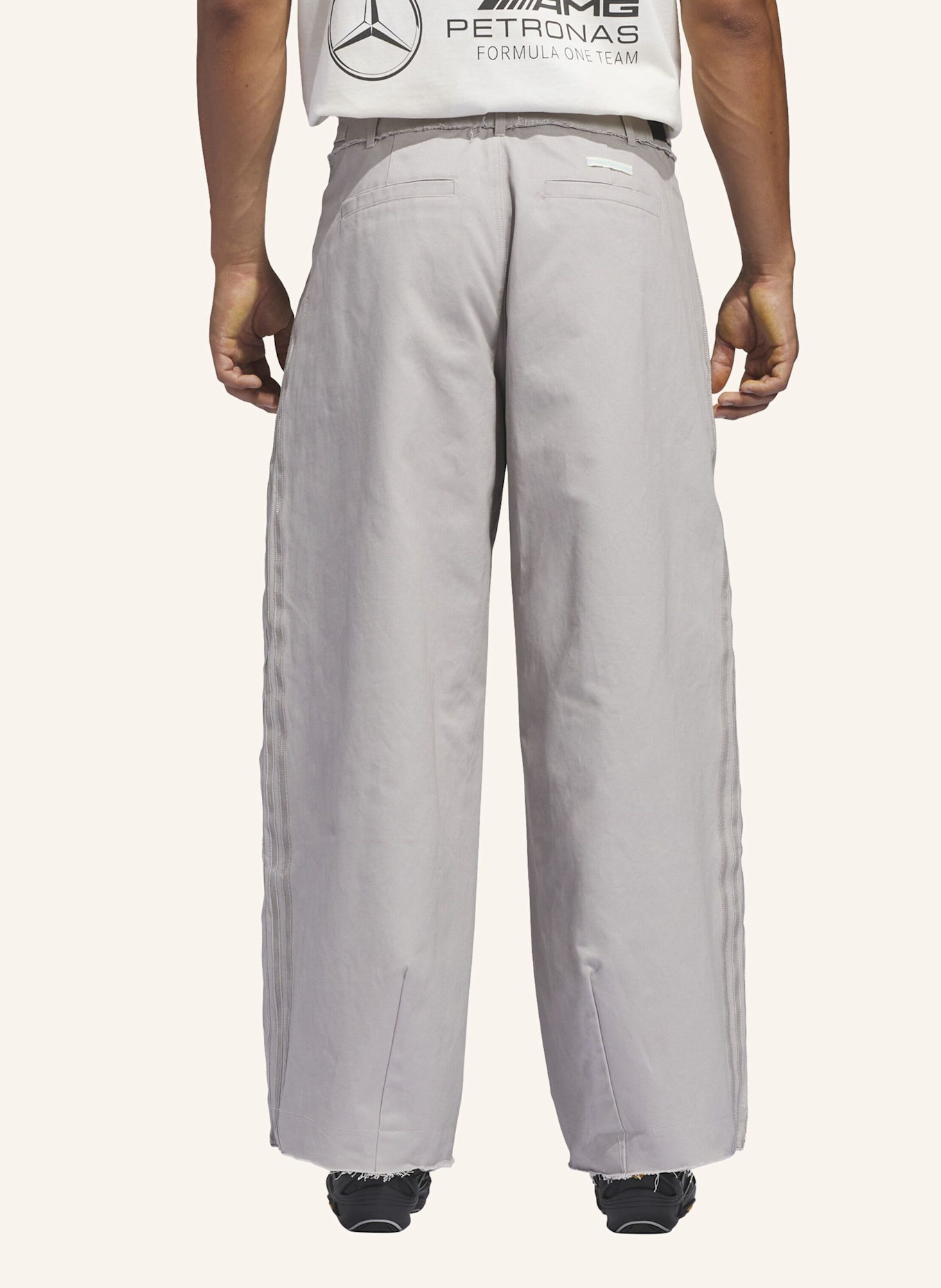 adidas Originals BAD BUNNY X MERCEDES RACE HOSE: GRAU