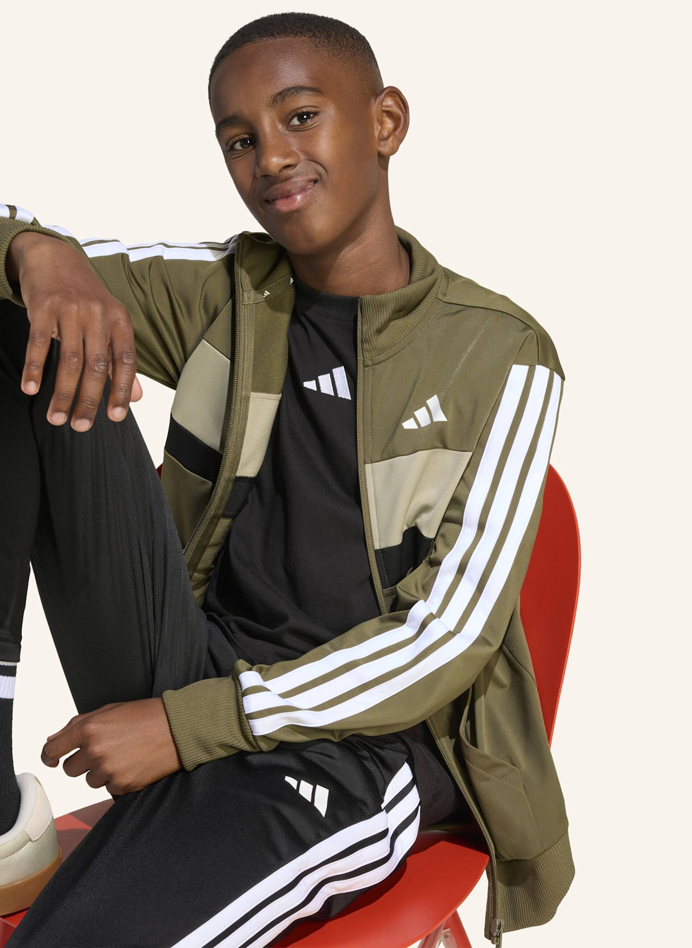 adidas SEASONAL ESSENTIALS TIBERIO 3-STREIFEN TRICOT KIDS TRAININGSANZUG: WEISS