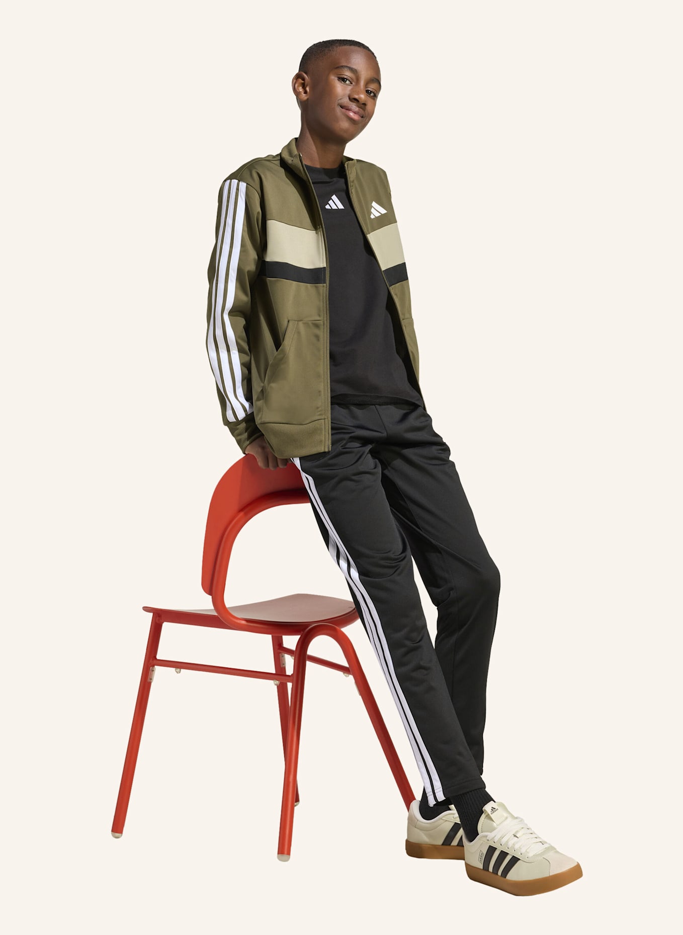 adidas SEASONAL ESSENTIALS TIBERIO 3-STREIFEN TRICOT KIDS TRAININGSANZUG: WEISS