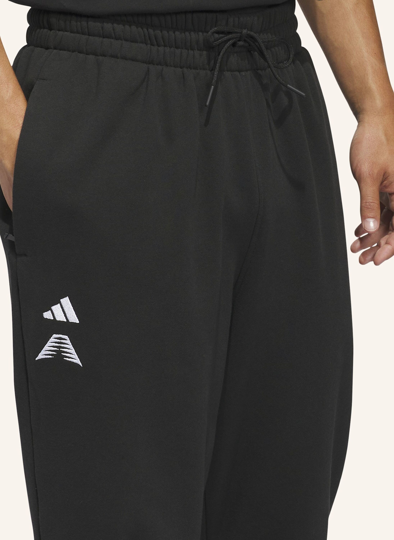 adidas ANTHONY EDWARDS FOUNDATION JOGGINGHOSE: SCHWARZ