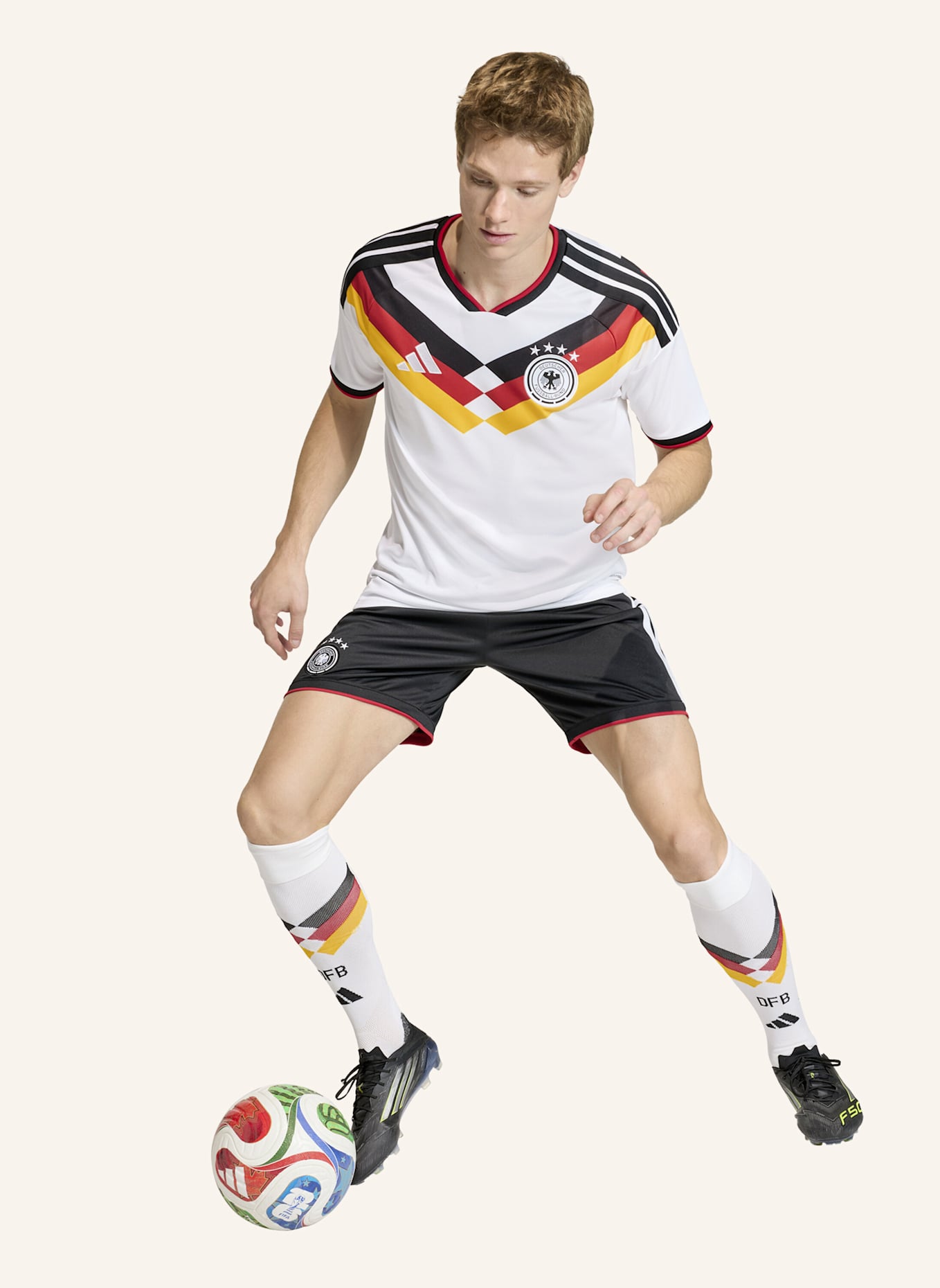 adidas DEUTSCHLAND 26 AUTHENTIC HEIMSHORTS: SCHWARZ