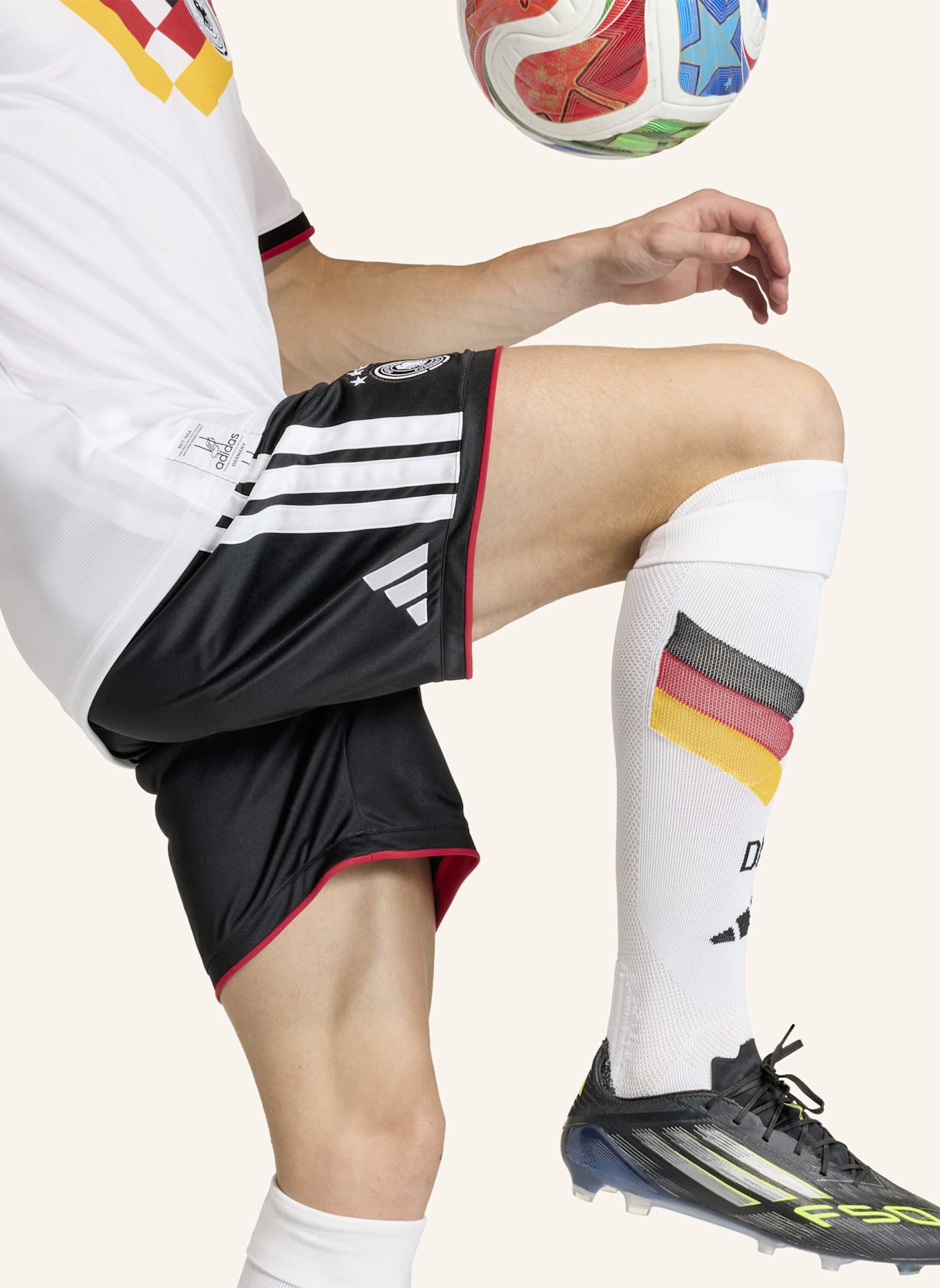 adidas DEUTSCHLAND 26 AUTHENTIC HEIMSHORTS: SCHWARZ