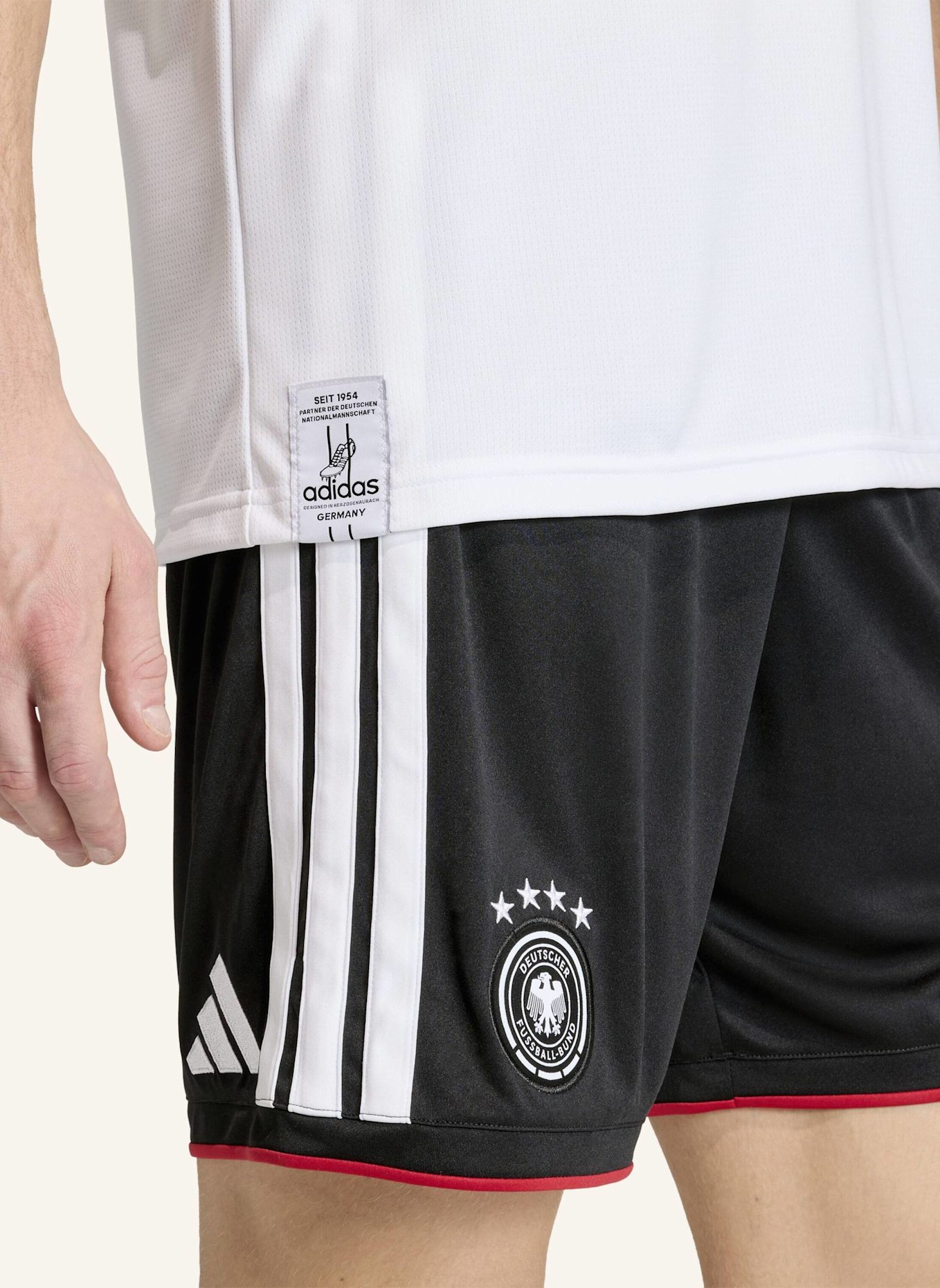 adidas DEUTSCHLAND 26 AUTHENTIC HEIMSHORTS: SCHWARZ