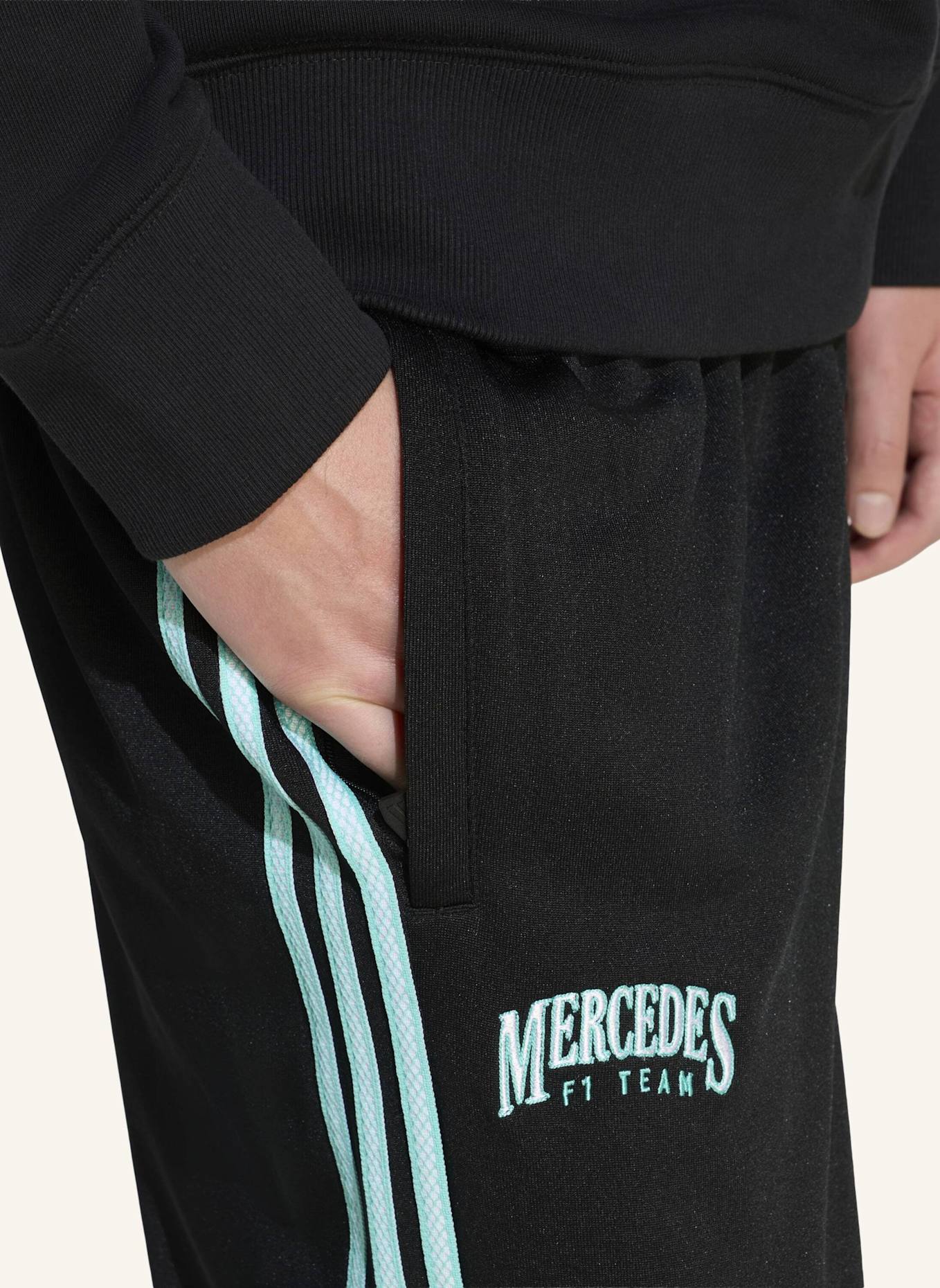 adidas MERCEDES - AMG PETRONAS FORMULA ONE TEAM LAS VEGAS TRAININGSHOSE HERREN: SCHWARZ/ WEISS