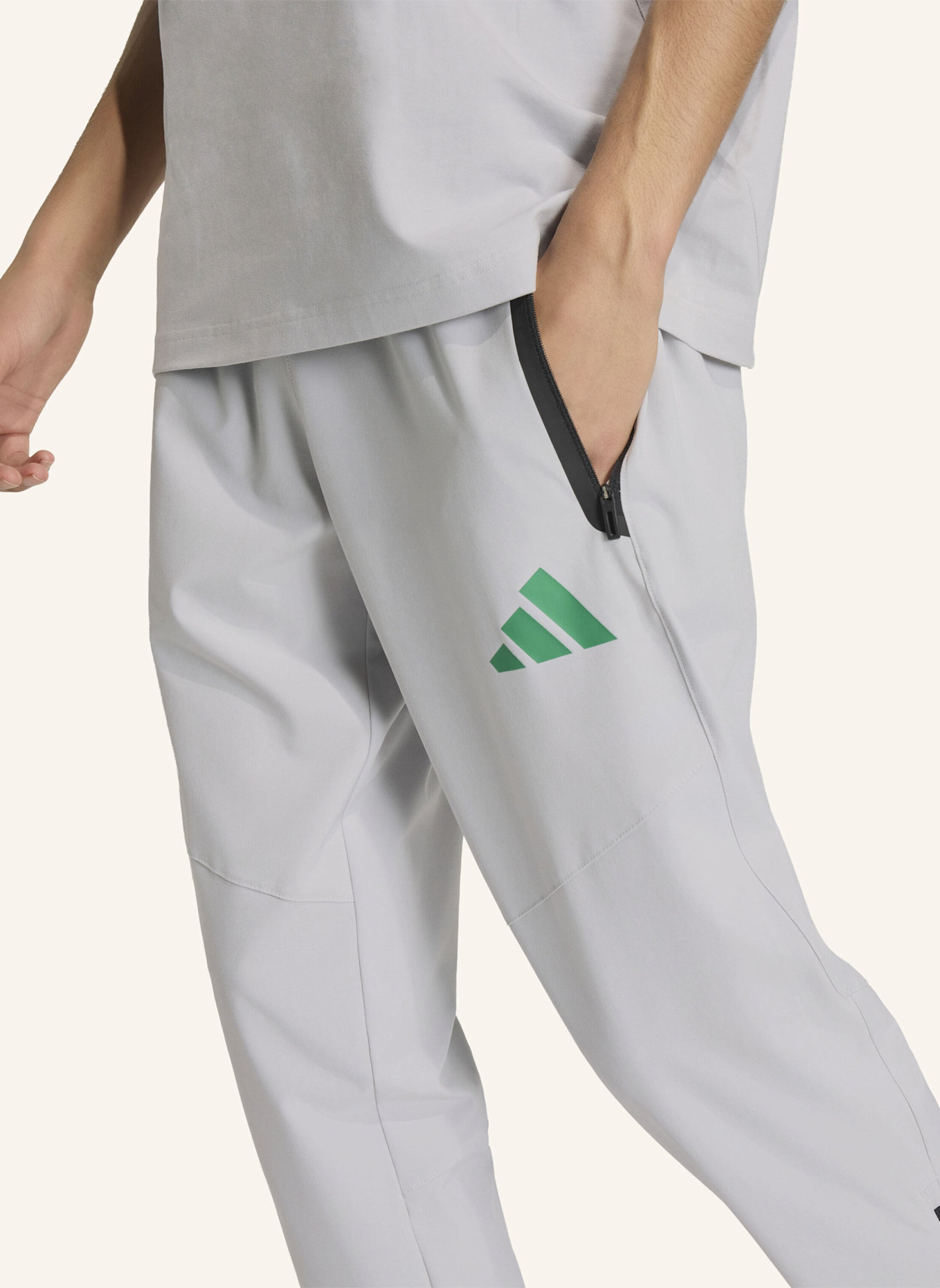 adidas ALGERIEN TIRO TECH HOSE: GRAU