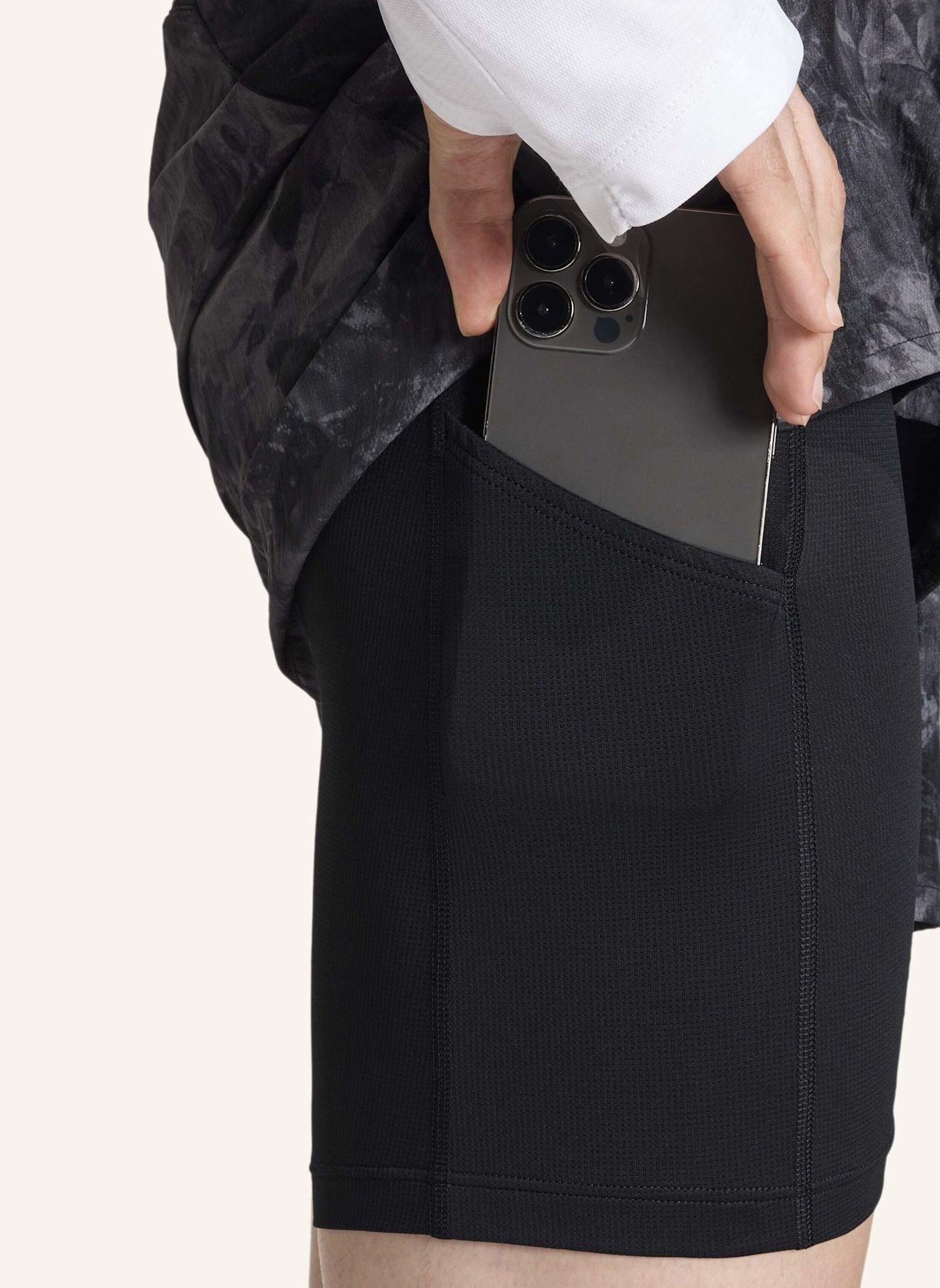 adidas ADI365 SPRAY DYE 2IN1 SHORTS: GRAU