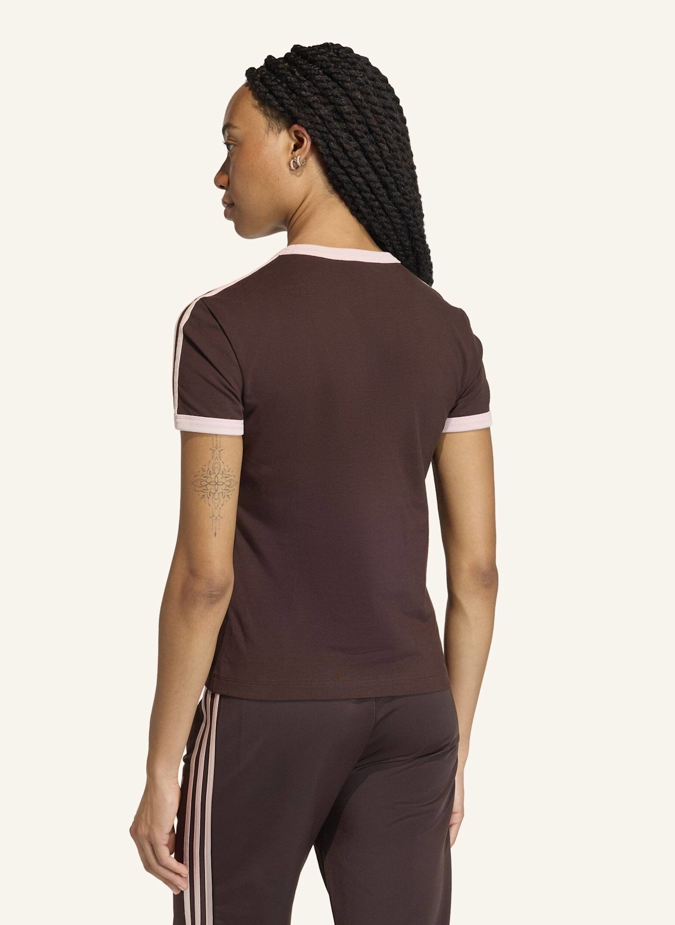 adidas Originals 3-STREIFEN SLIM T-SHIRT: BRAUN/ ROSA