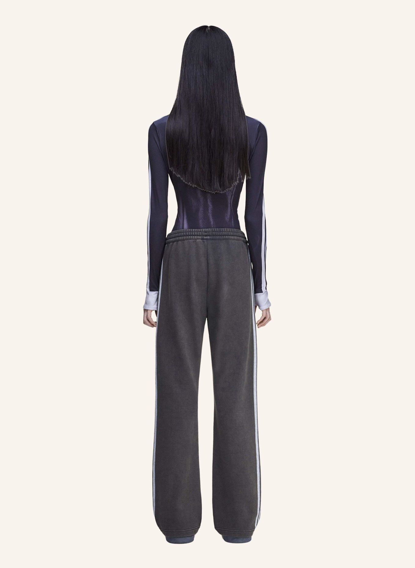 adidas Originals ADIDAS ORIGINALS BY AVAVAV TRAININGSHOSE AUS FRENCH TERRY: GRAU