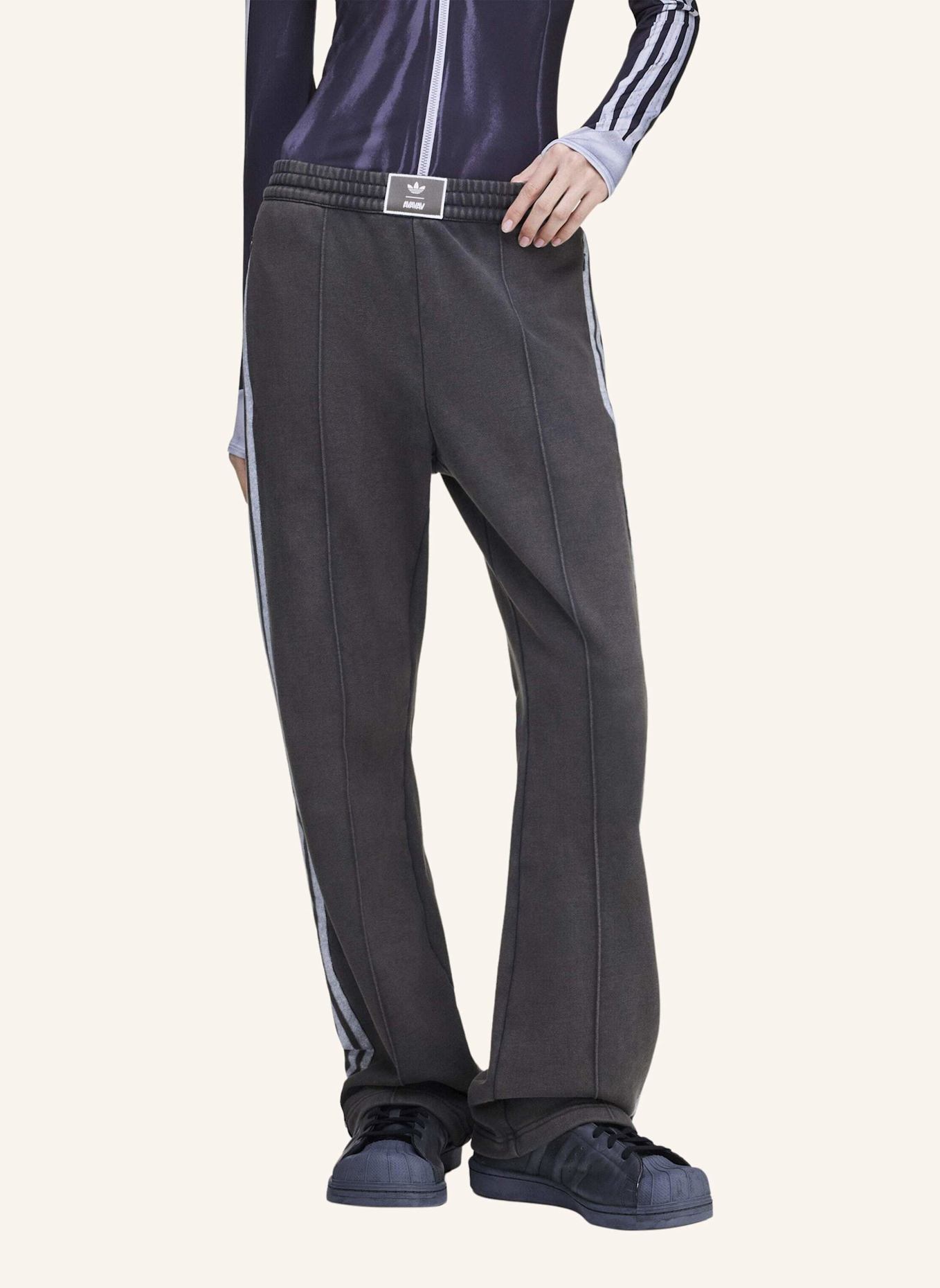 adidas Originals ADIDAS ORIGINALS BY AVAVAV TRAININGSHOSE AUS FRENCH TERRY: GRAU