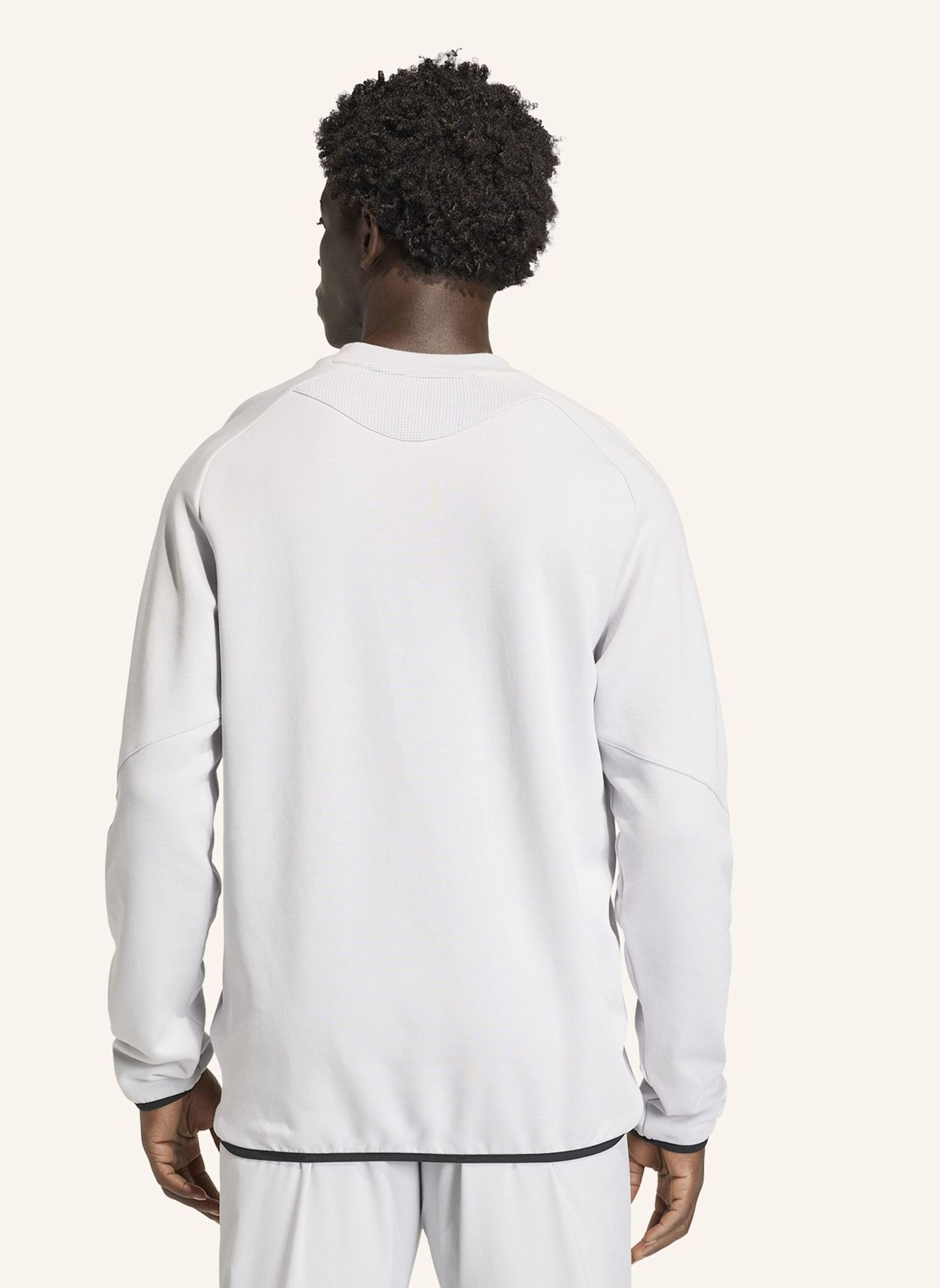 adidas TIRO TRAVEL SWEATSHIRT, RUNDHALSAUSSCHNITT: GRAU / SCHWARZ