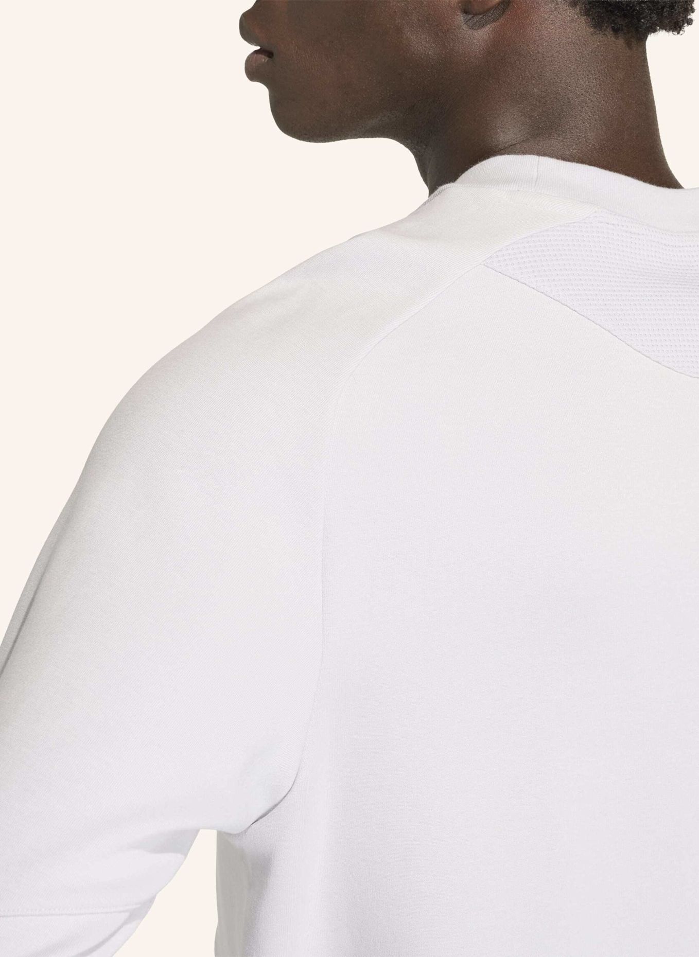 adidas TIRO TRAVEL SWEATSHIRT, RUNDHALSAUSSCHNITT: GRAU / SCHWARZ