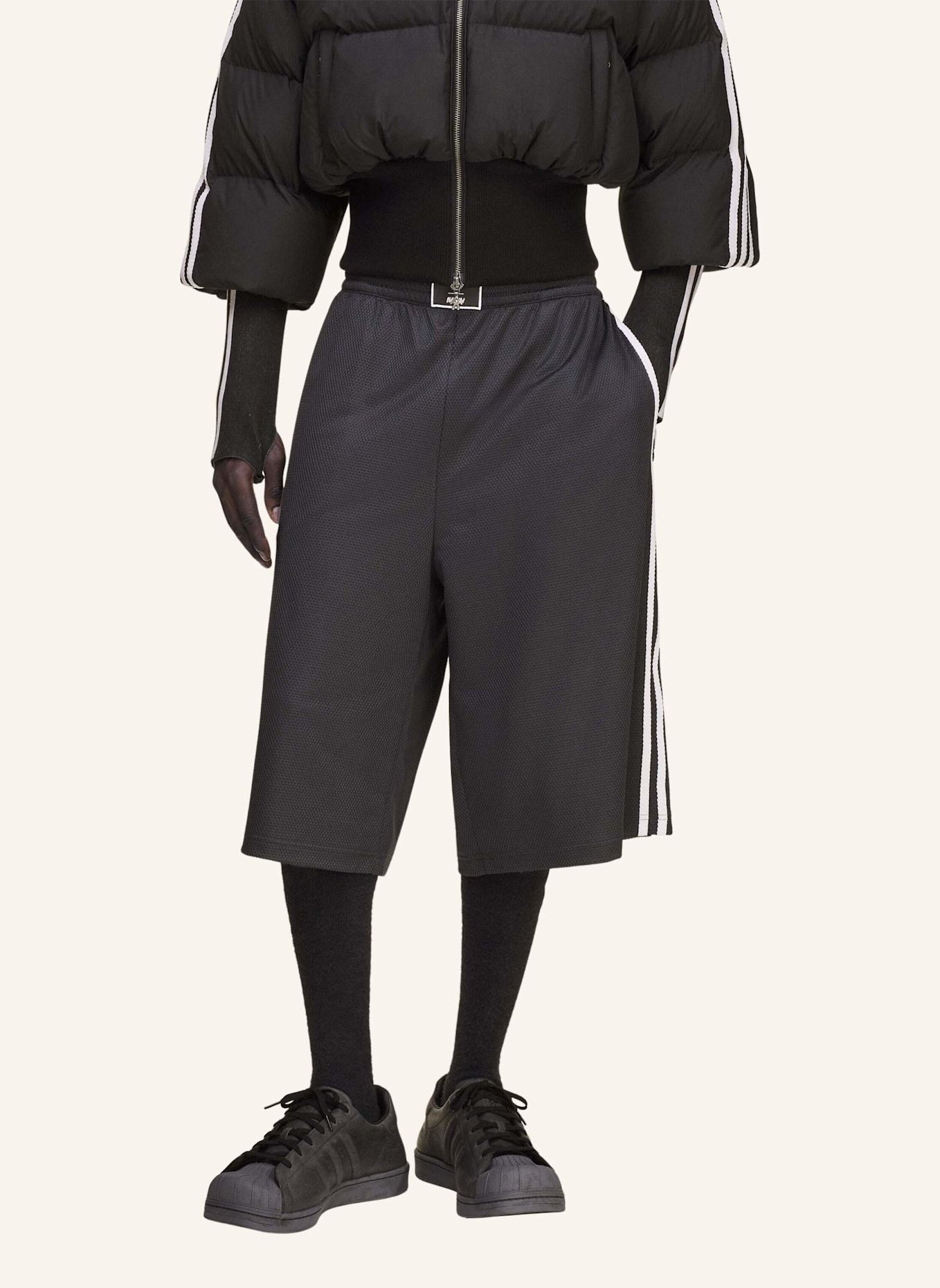 adidas Originals ADIDAS ORIGINALS BY AVAVAV BASKETBALLSHORTS: GRAU