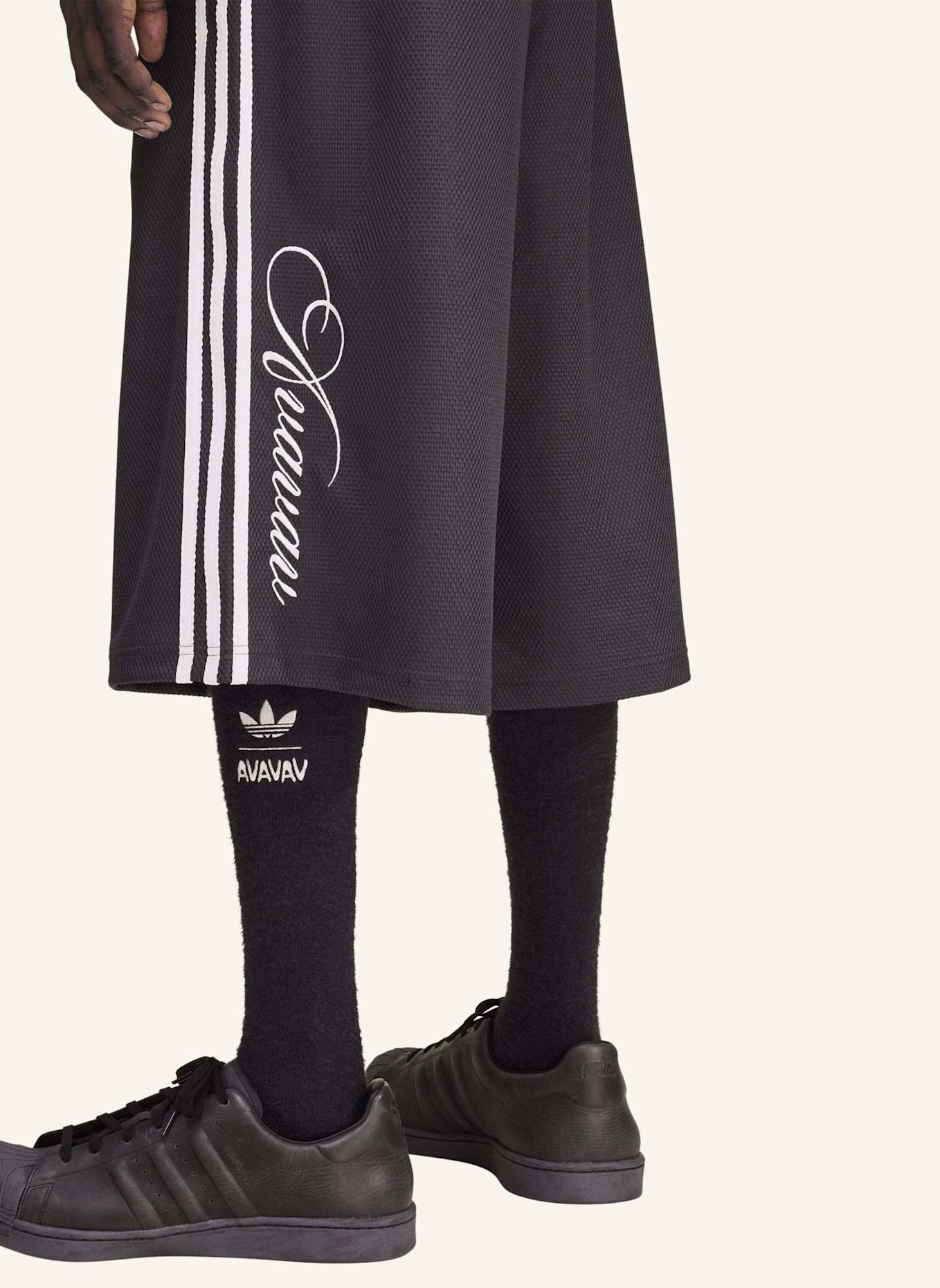 adidas Originals ADIDAS ORIGINALS BY AVAVAV BASKETBALLSHORTS: GRAU