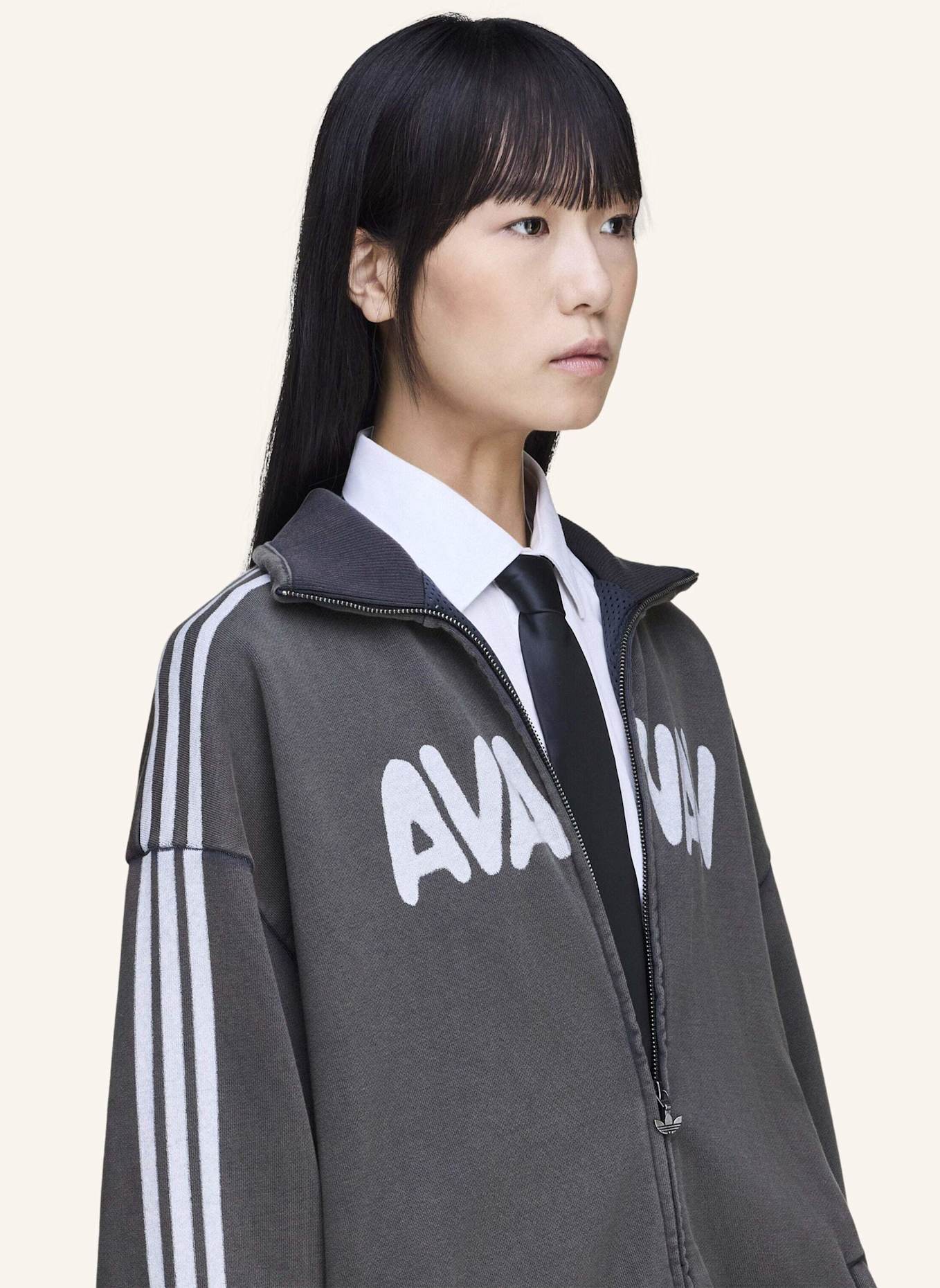 adidas Originals ADIDAS ORIGINALS BY AVAVAV TRAININGSJACKE AUS FRENCH TERRY: GRAU