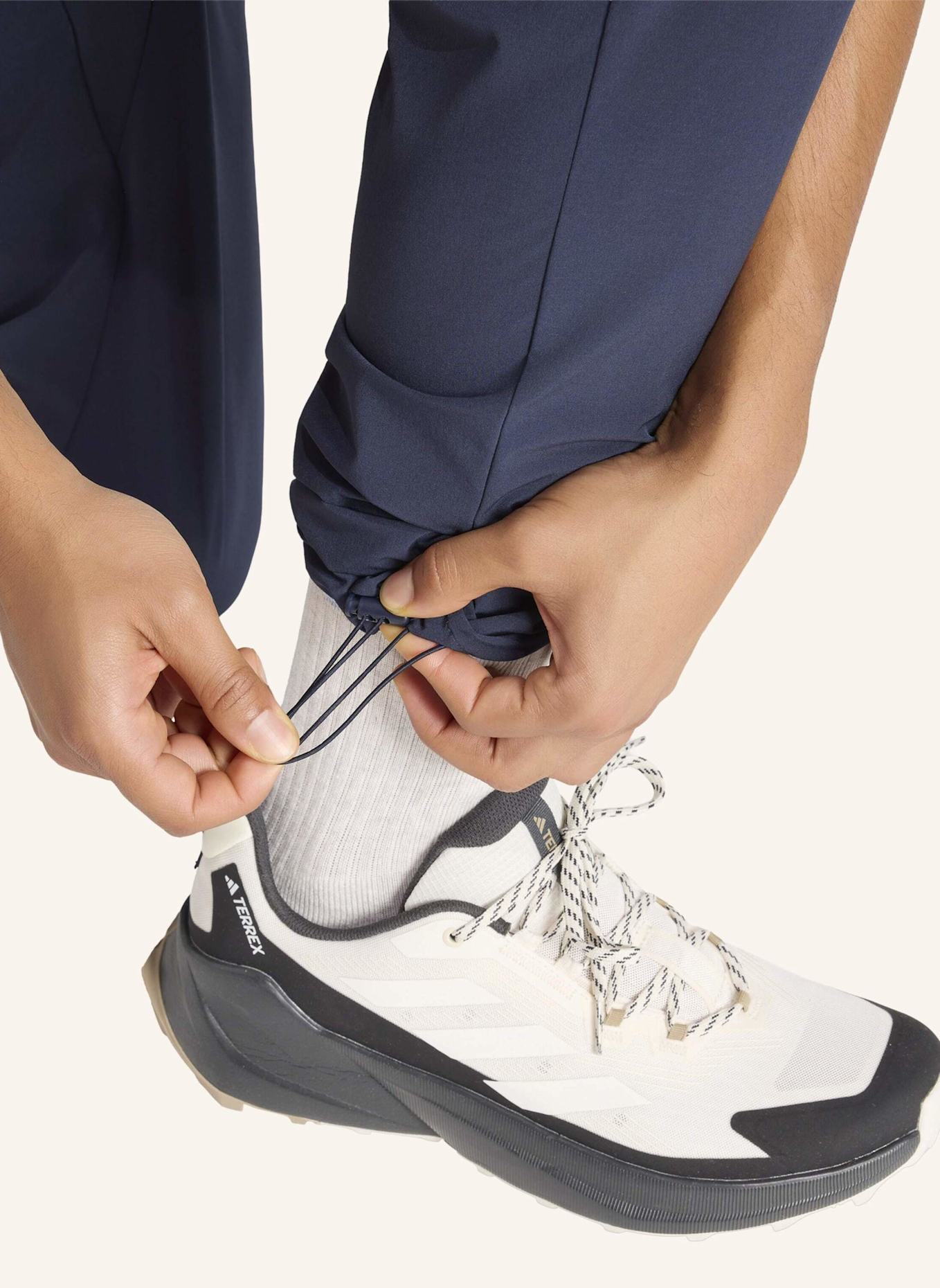 adidas TERREX MULTI ESSENTIALS STRETCH HOSE: BLAU