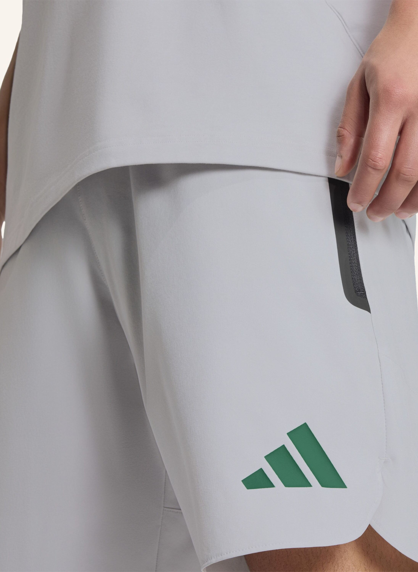 adidas ALGERIEN TIRO TECH SHORTS: GRAU