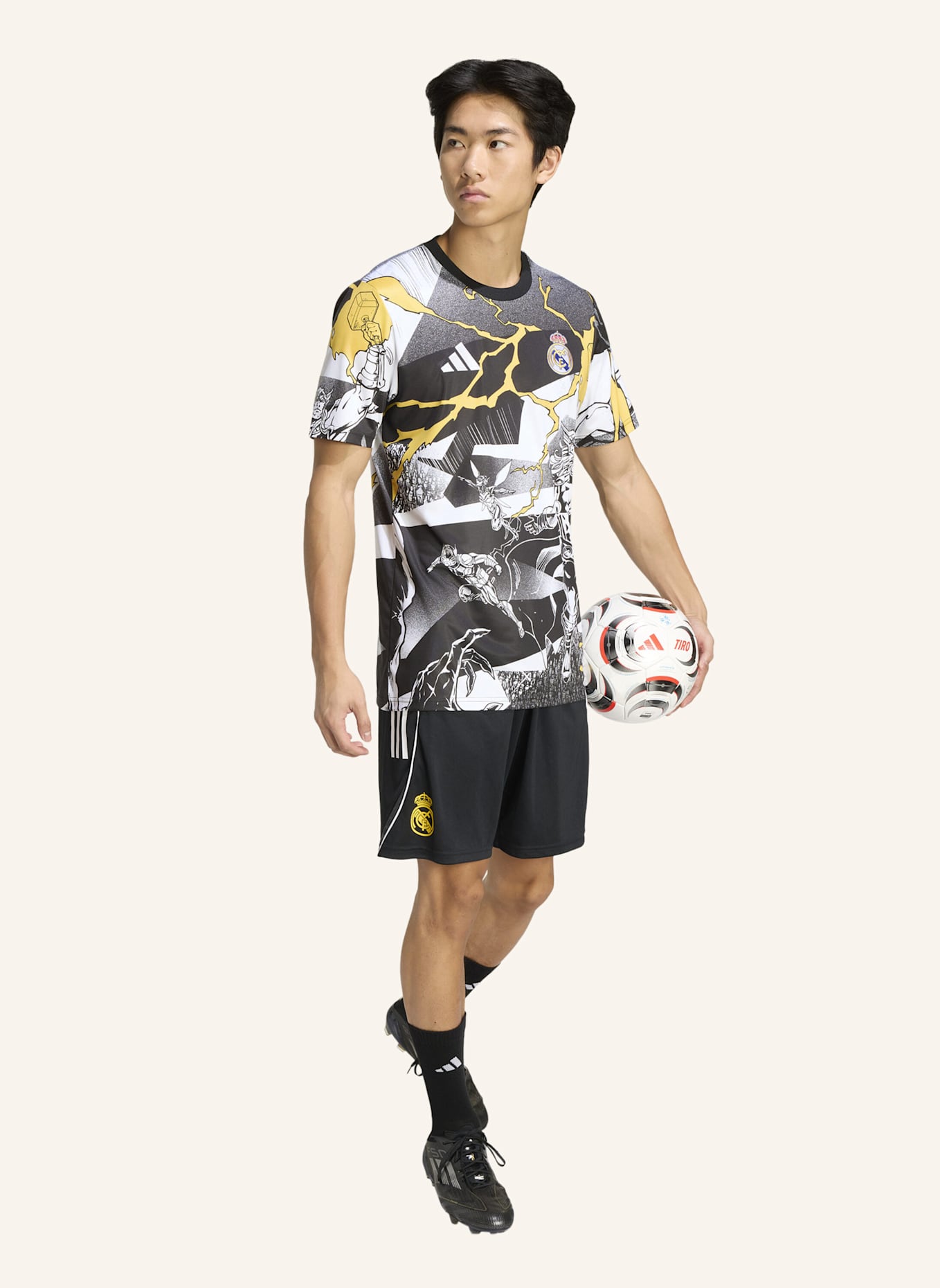 adidas ADIDAS REAL MADRID AVENGERS 25/26 PRE-MATCH SHIRT: WEISS/ SCHWARZ/ GOLD