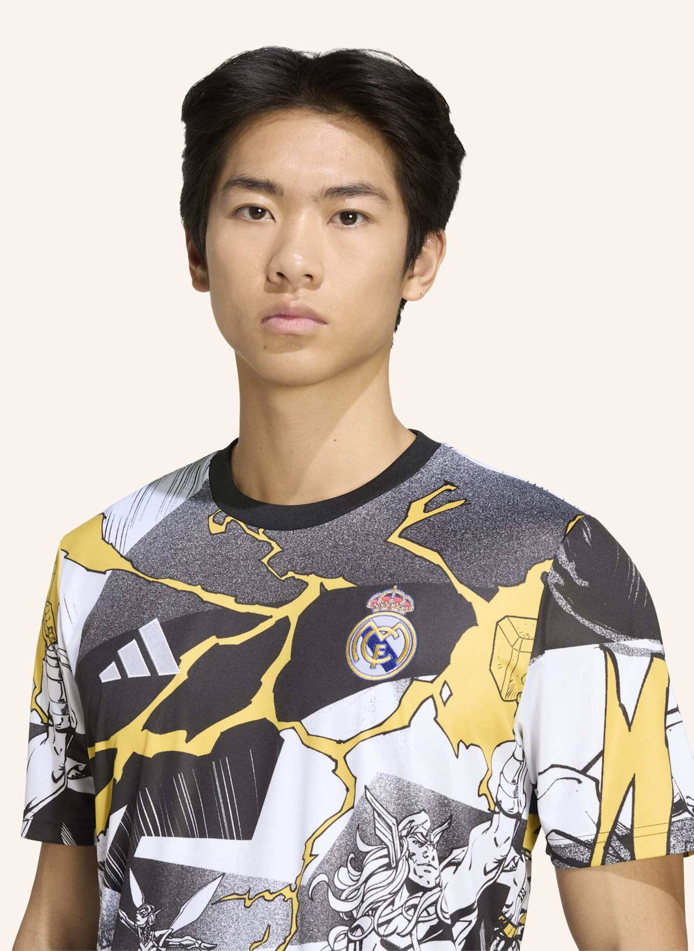 adidas ADIDAS REAL MADRID AVENGERS 25/26 PRE-MATCH SHIRT: WEISS/ SCHWARZ/ GOLD