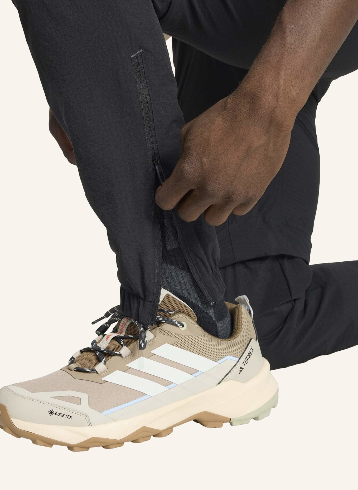 adidas TERREX TERREX XPERIOR UTILITAS CLIMA365 ZIP-OFF-HOSE: SCHWARZ