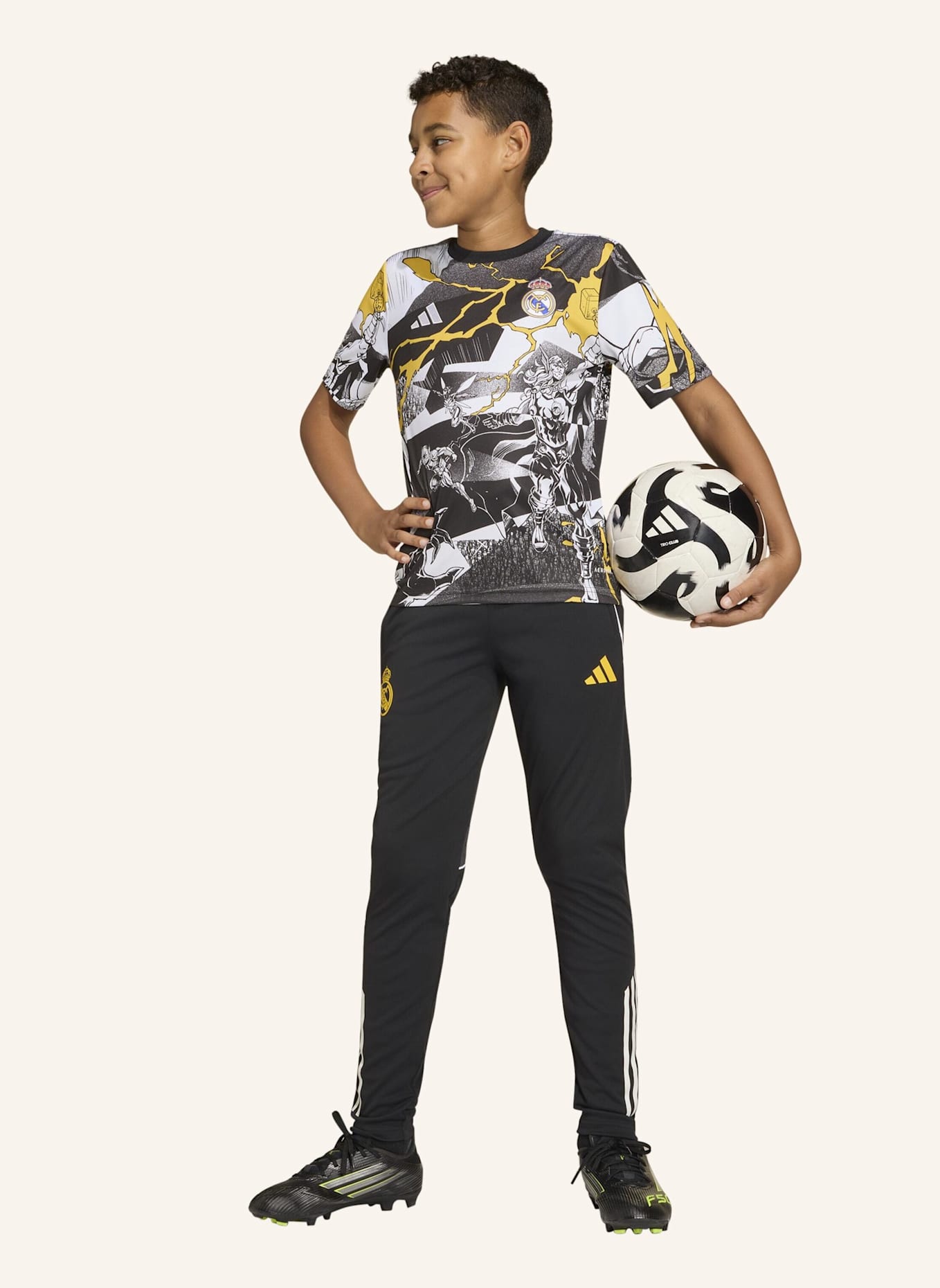 adidas ADIDAS REAL MADRID AVENGERS 25/26 PRE-MATCH SHIRT FÜR KINDER: WEISS/ SCHWARZ/ GOLD