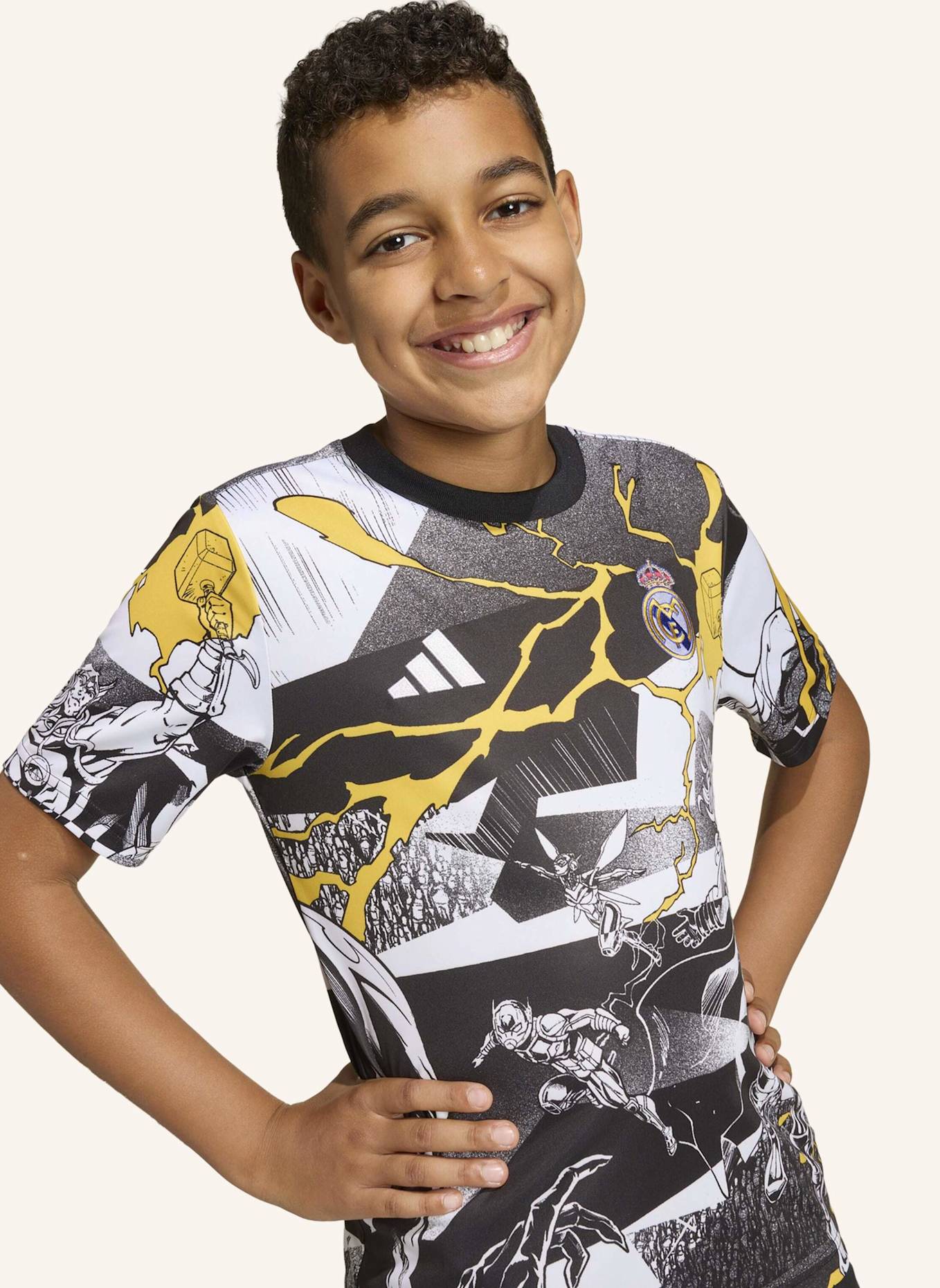 adidas ADIDAS REAL MADRID AVENGERS 25/26 PRE-MATCH SHIRT FÜR KINDER: WEISS/ SCHWARZ/ GOLD