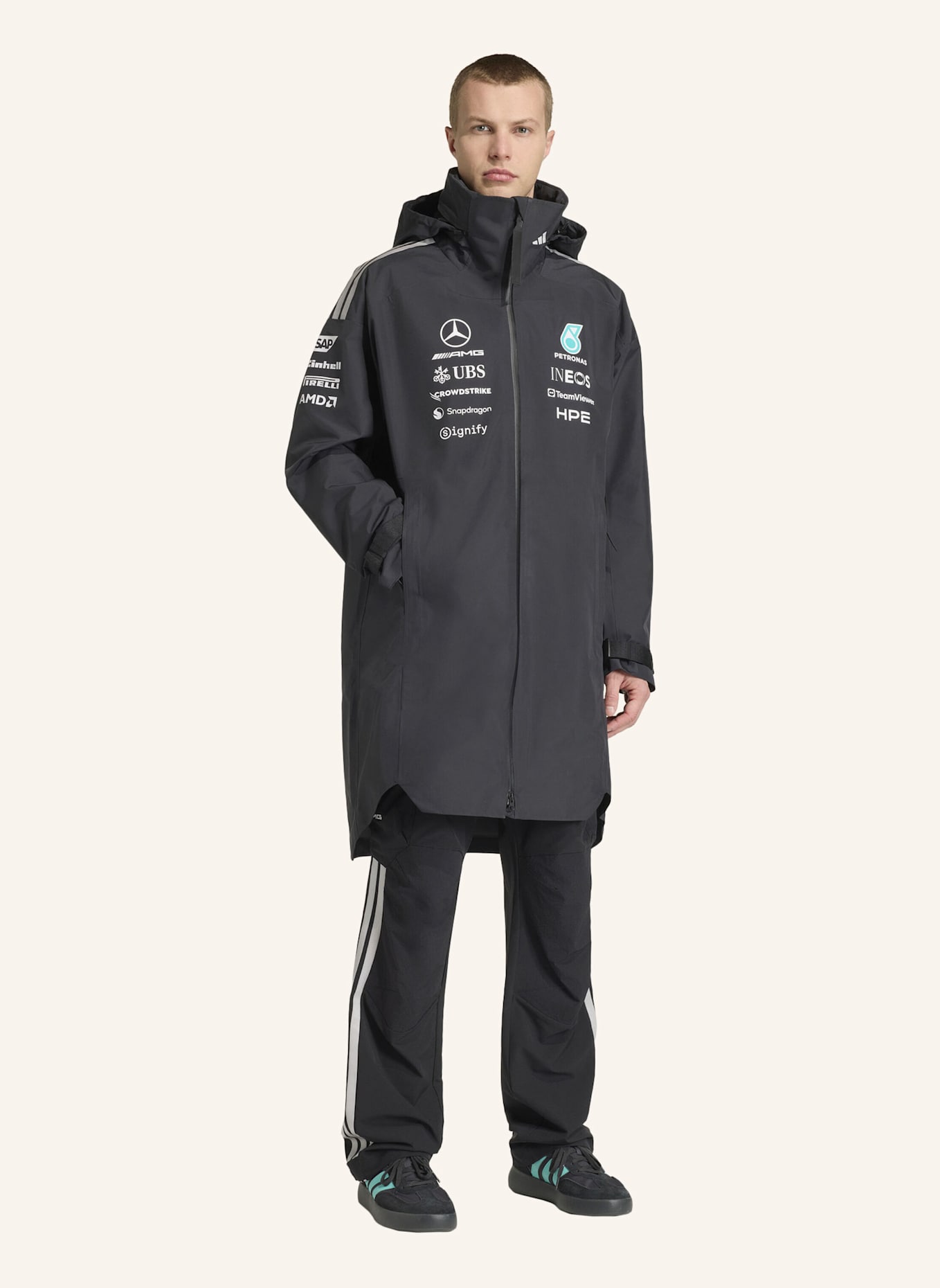 adidas MERCEDES-AMG PETRONAS FORMULA 1 TEAM ENGINEERS REGENPARKA: SCHWARZ