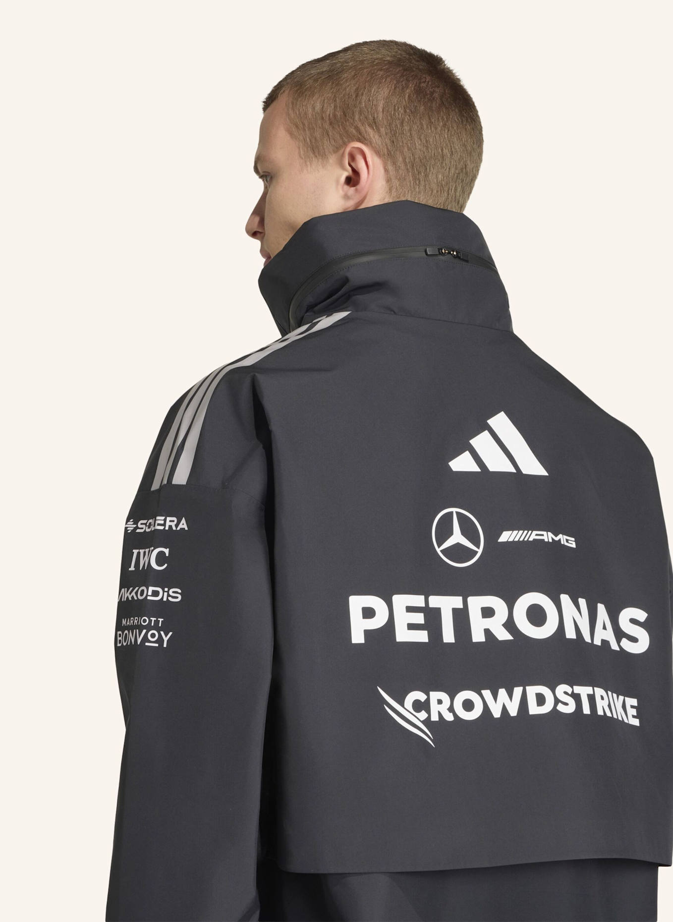 adidas MERCEDES-AMG PETRONAS FORMULA 1 TEAM ENGINEERS REGENPARKA: SCHWARZ