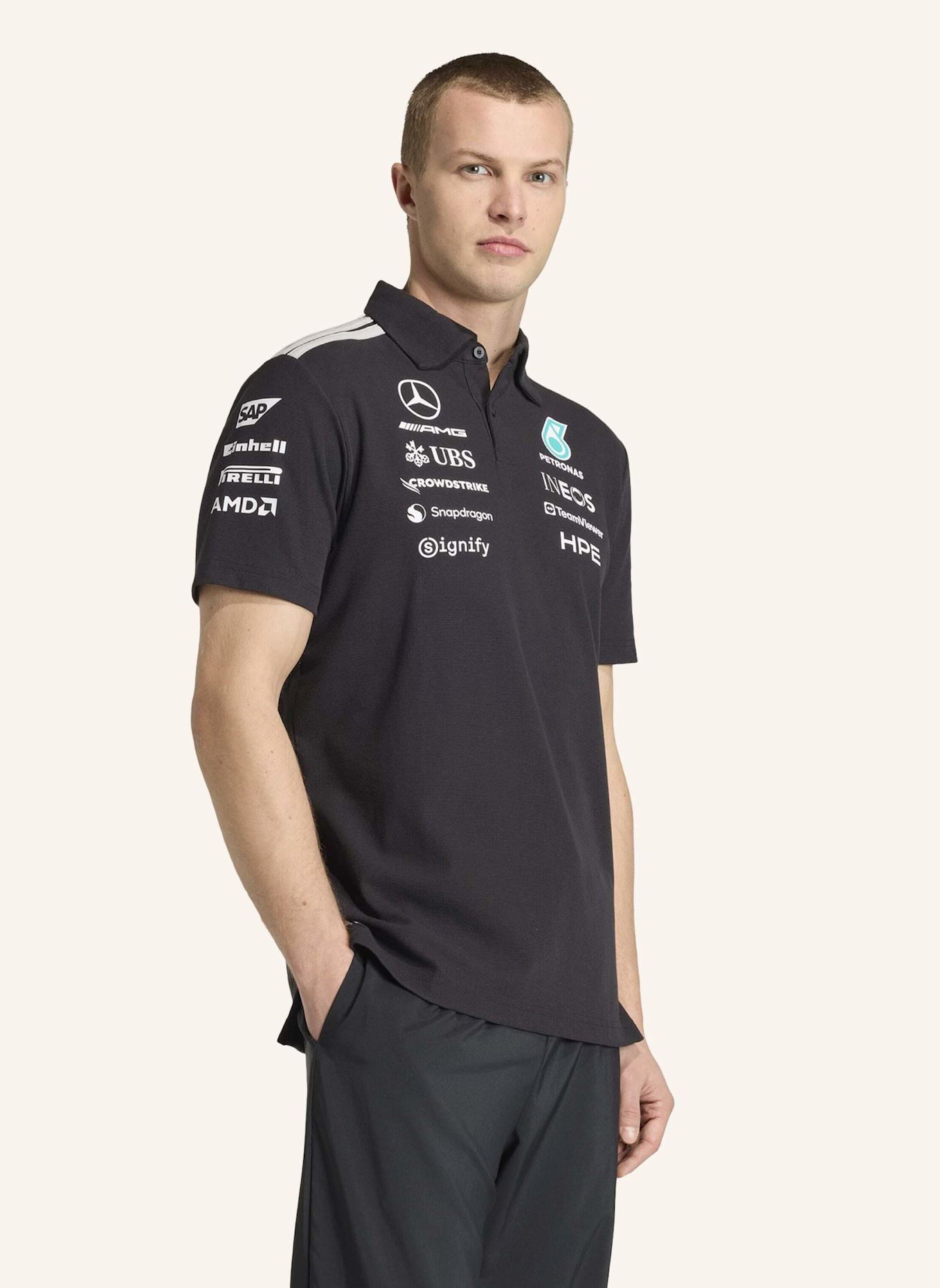 adidas MERCEDES - AMG PETRONAS FORMULA 1 TEAM ENGINEERS POLOSHIRT: SCHWARZ