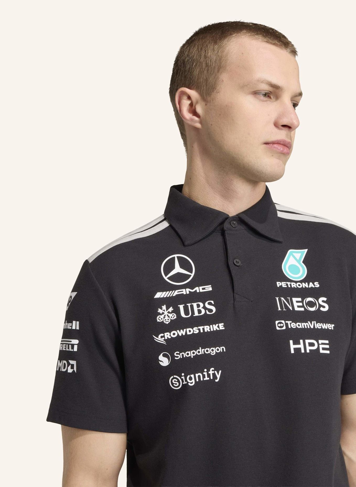 adidas MERCEDES - AMG PETRONAS FORMULA 1 TEAM ENGINEERS POLOSHIRT: SCHWARZ