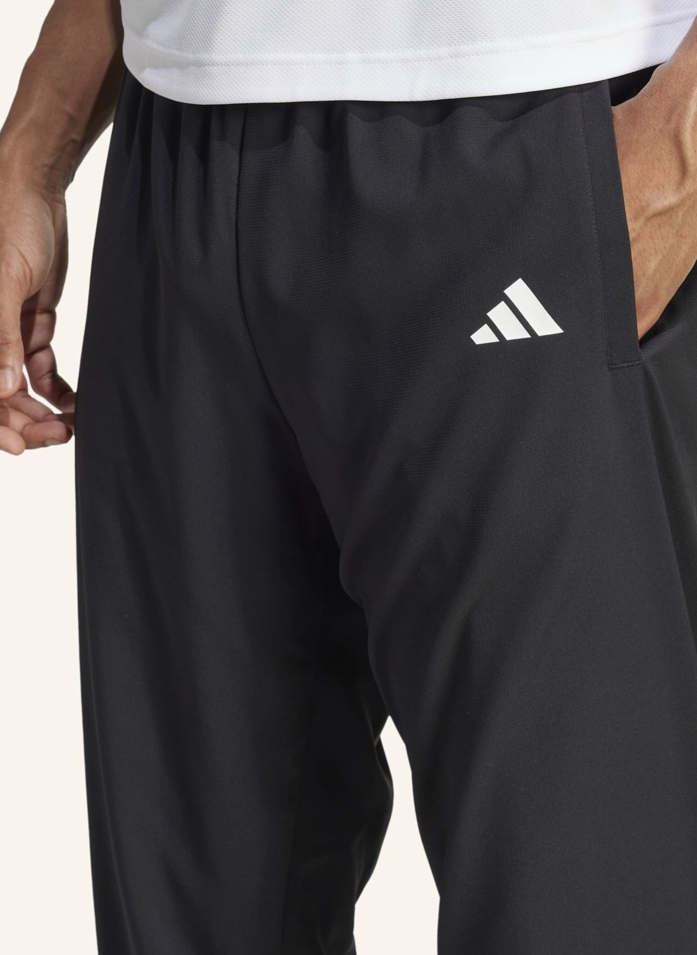 adidas WALK-ON TENNISHOSE: SCHWARZ