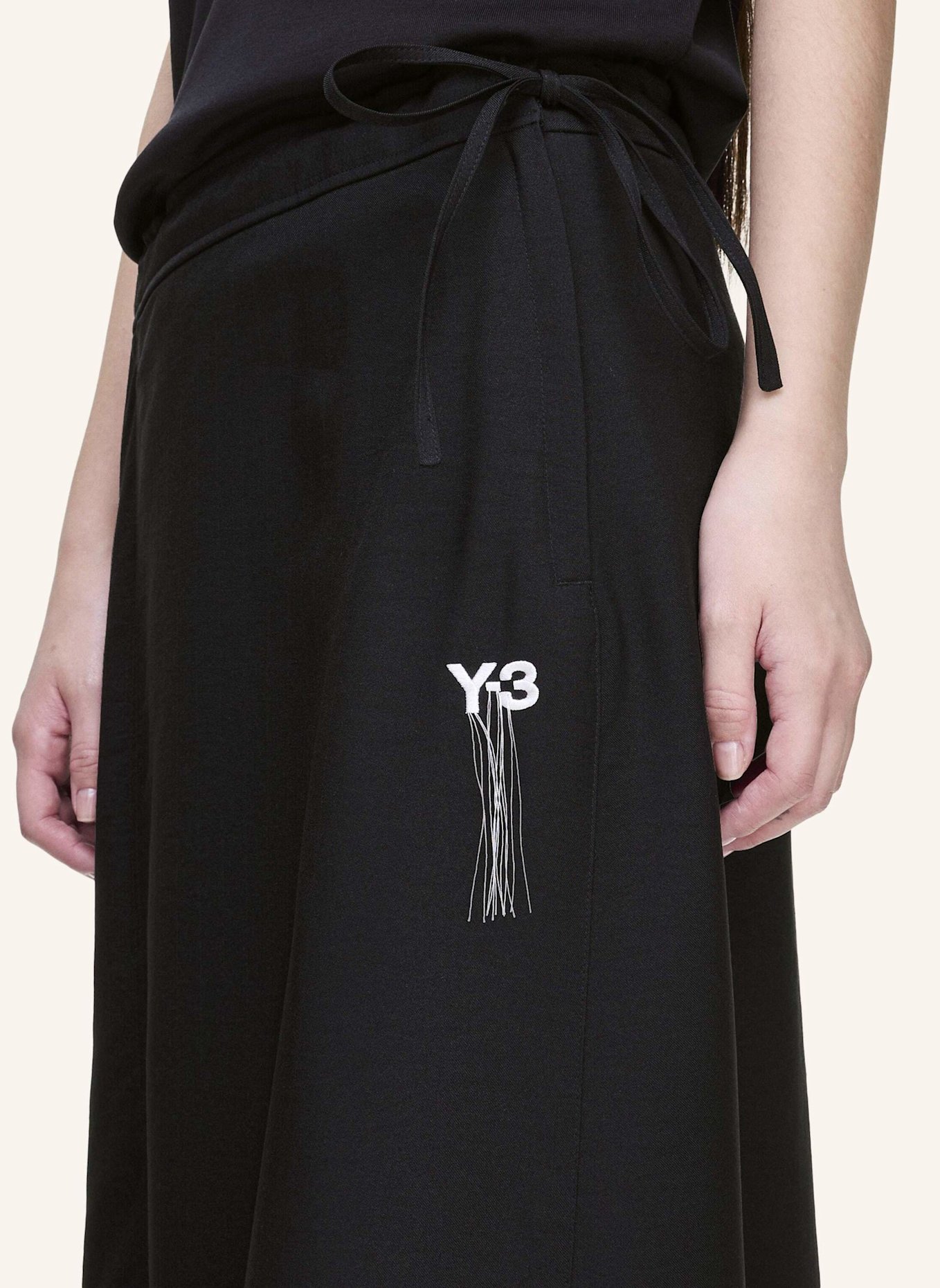 Y-3 Y-3 SPORT UNIFORM RAW CUT 3-STREIFEN ROCK: SCHWARZ