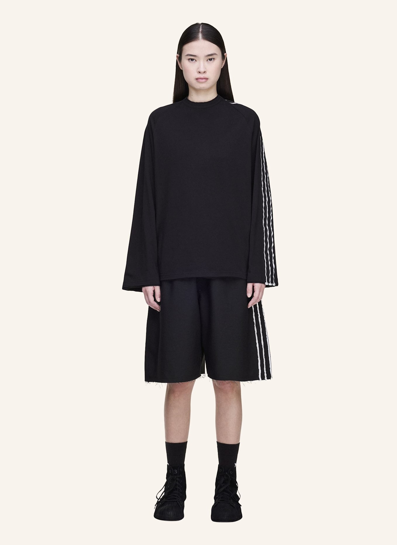 Y-3 Y-3 SPORT UNIFORM RAW CUT 3-STREIFEN SHORTS: SCHWARZ
