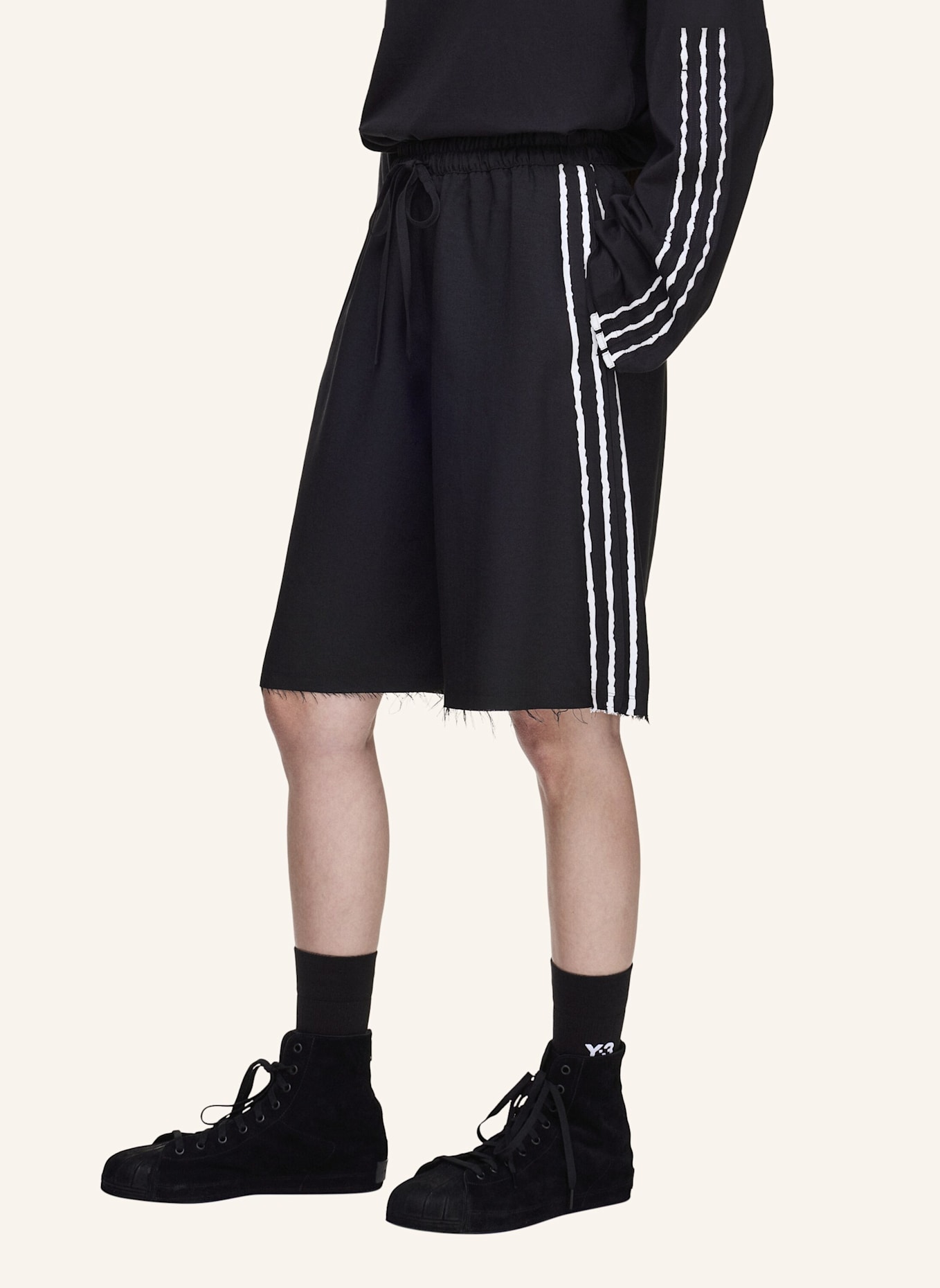 Y-3 Y-3 SPORT UNIFORM RAW CUT 3-STREIFEN SHORTS: SCHWARZ