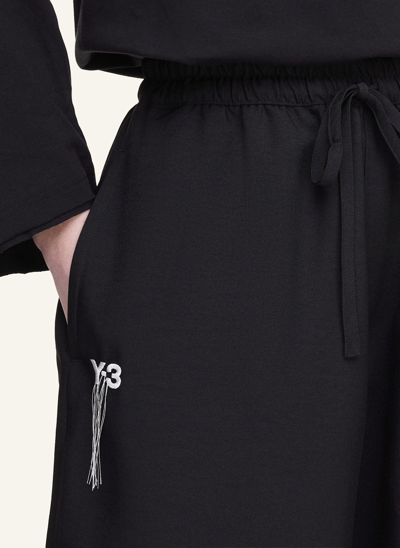 Y-3 Y-3 SPORT UNIFORM RAW CUT 3-STREIFEN SHORTS: SCHWARZ