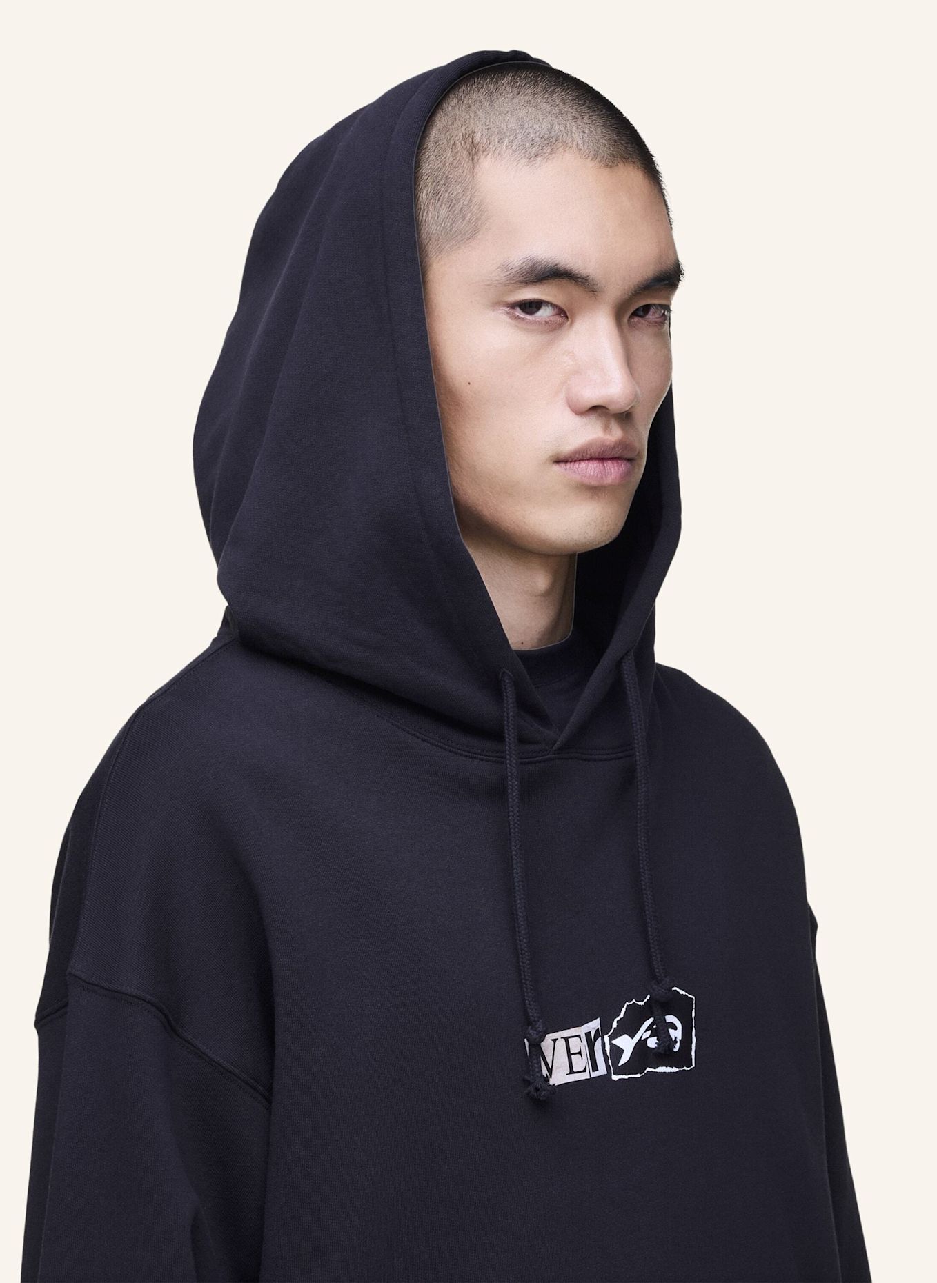 Y-3 Y-3 HOODIE AUS ANGERAUTEM FROTTEE GFX: SCHWARZ