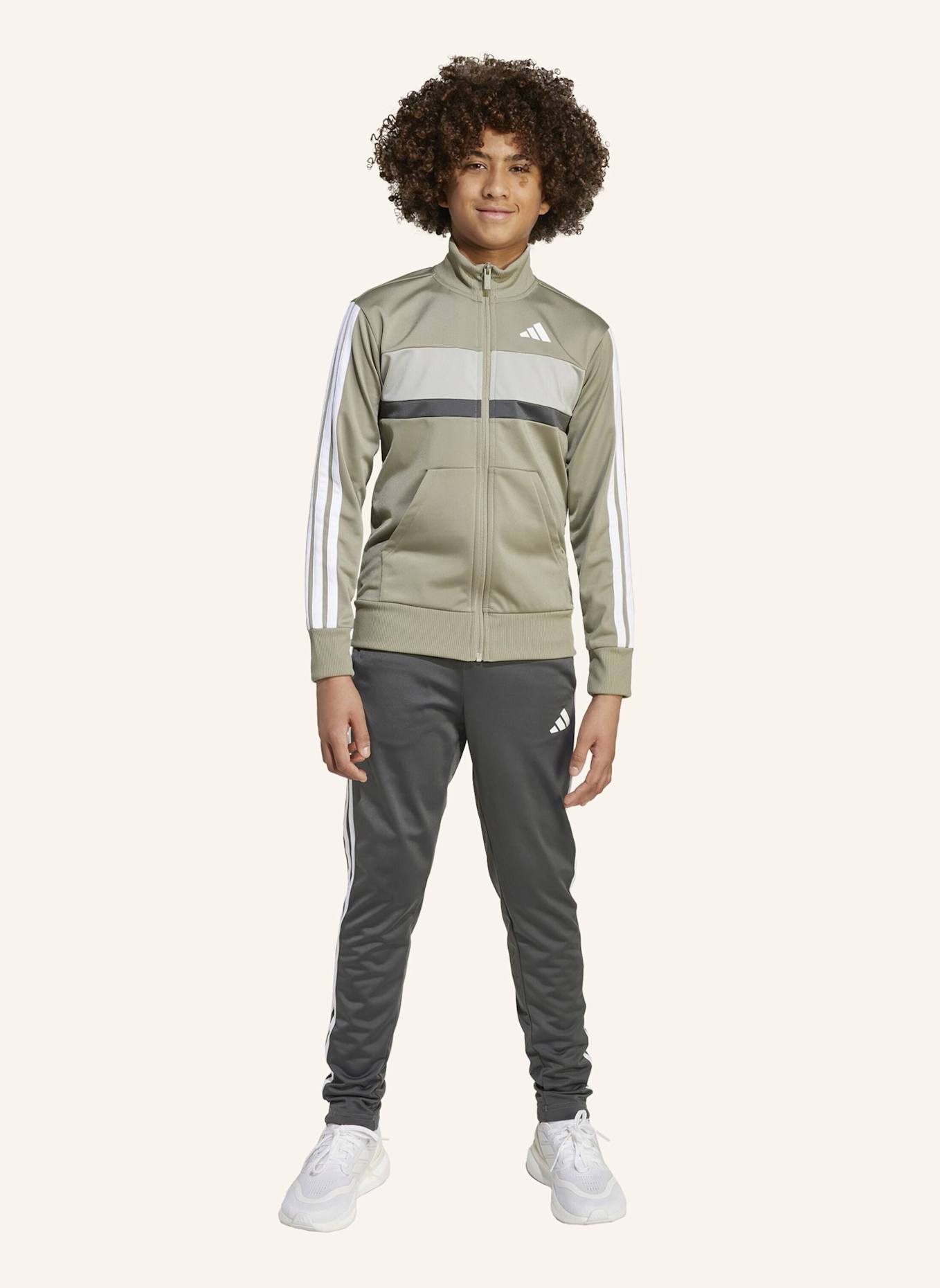 adidas SEASONAL ESSENTIALS TIBERIO 3-STREIFEN TRICOT KIDS TRAININGSANZUG: SILBER/ GRAU/ WEISS