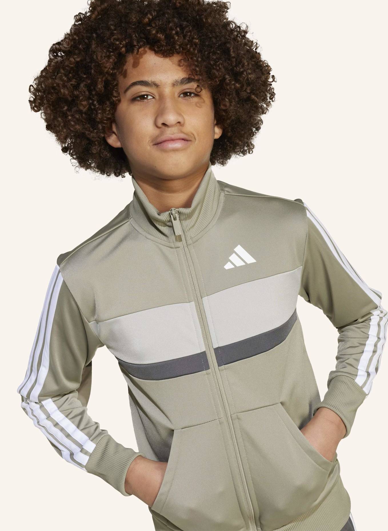 adidas SEASONAL ESSENTIALS TIBERIO 3-STREIFEN TRICOT KIDS TRAININGSANZUG: SILBER/ GRAU/ WEISS