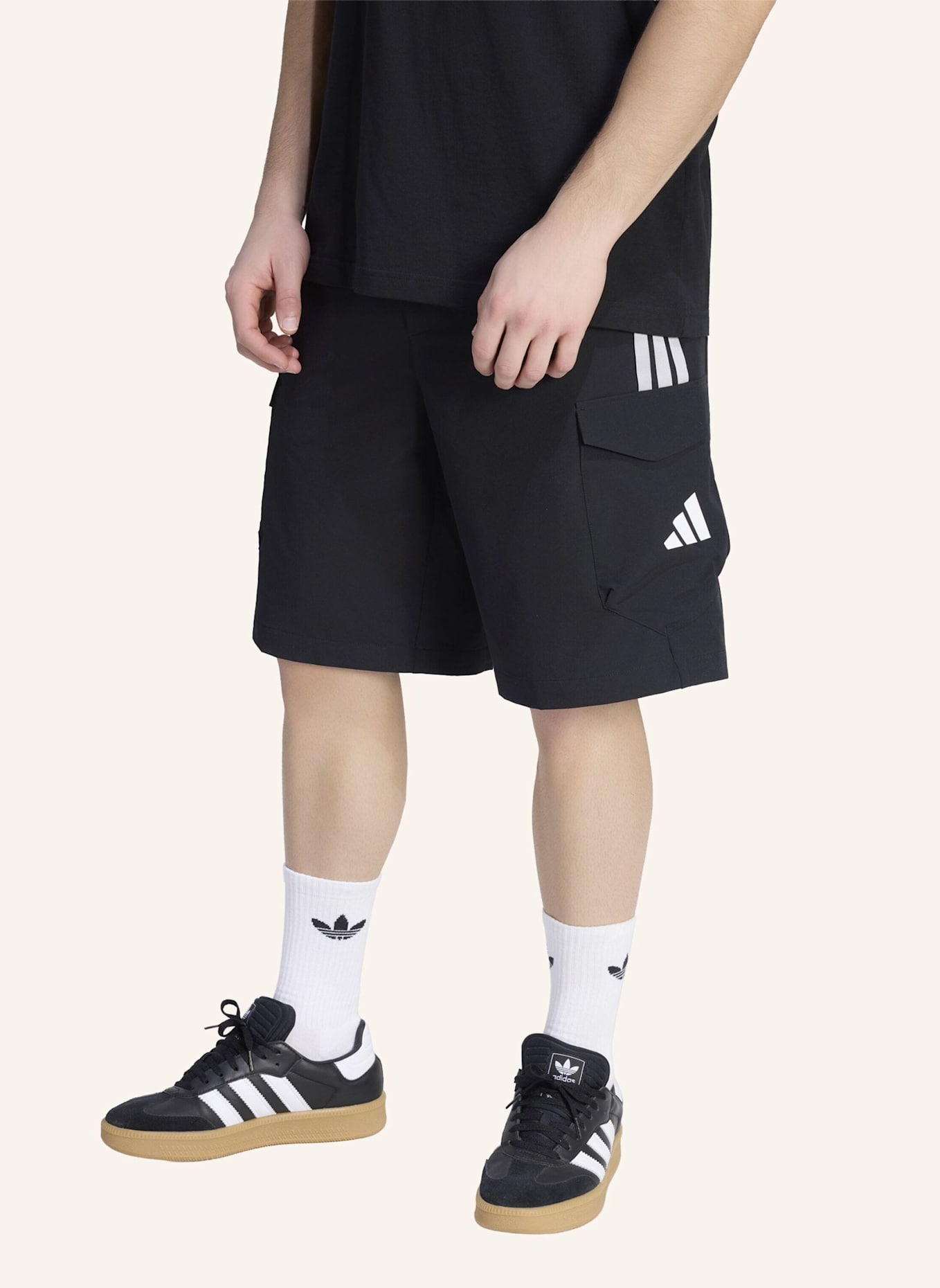 adidas MERCEDES – AMG PETRONAS FORMULA 1 TEAM MECHANICS SHORTS: SCHWARZ