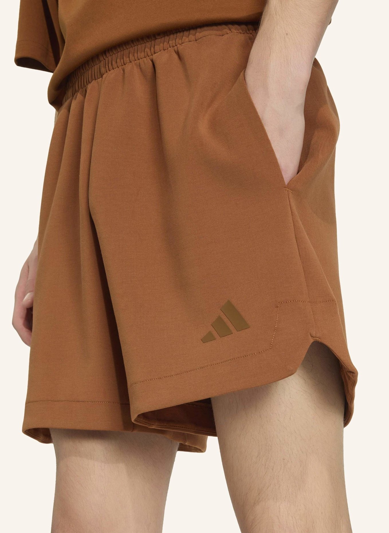 adidas Sweatshorts SOFT LUX: BRAUN