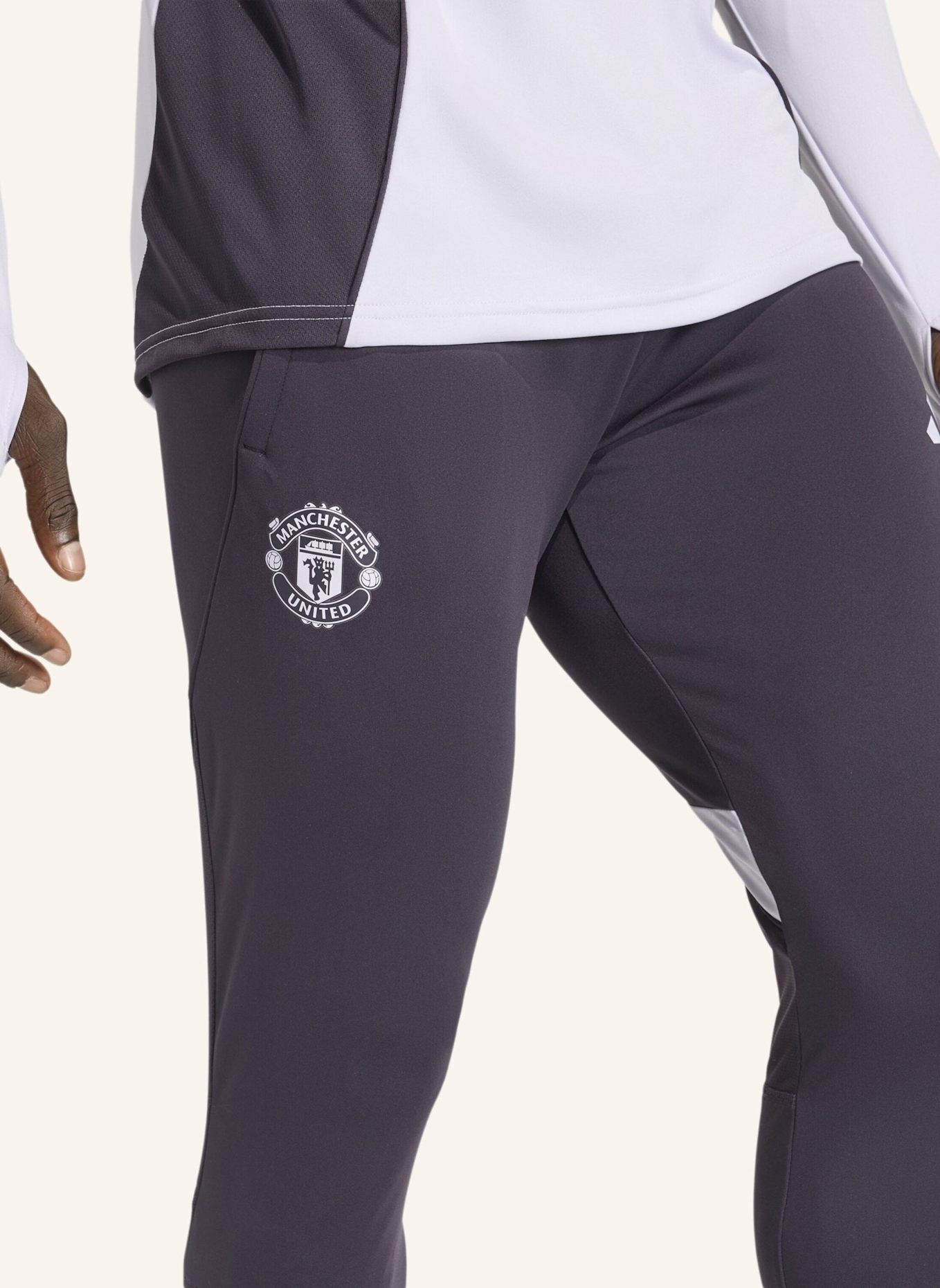 adidas MANCHESTER UNITED TIRO 25 COMPETITION TRAININGSHOSE: SCHWARZ/ LILA